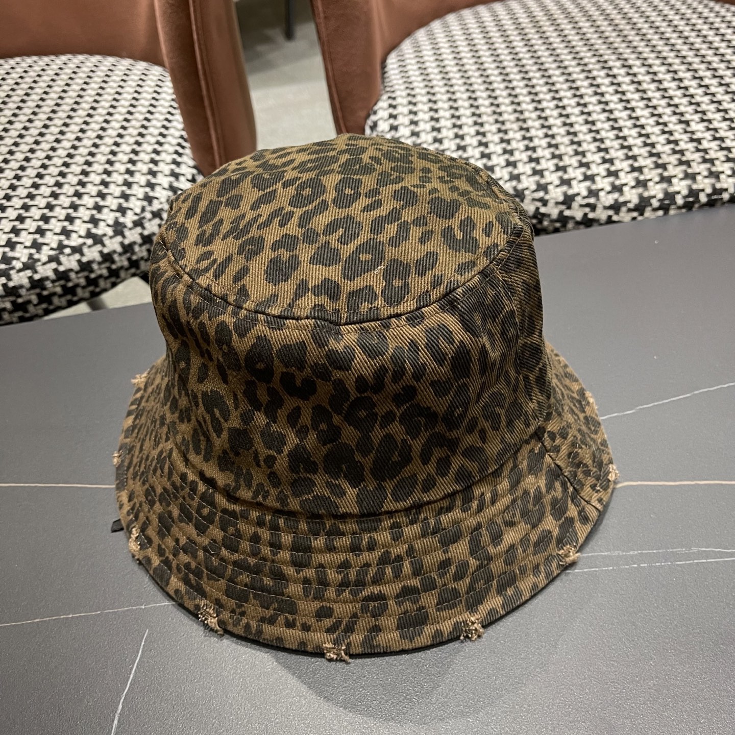  Chanel香奈儿休闲百搭渔夫帽子女春夏韩版日系出
游遮阳防晒水桶帽复吉豹纹盆帽