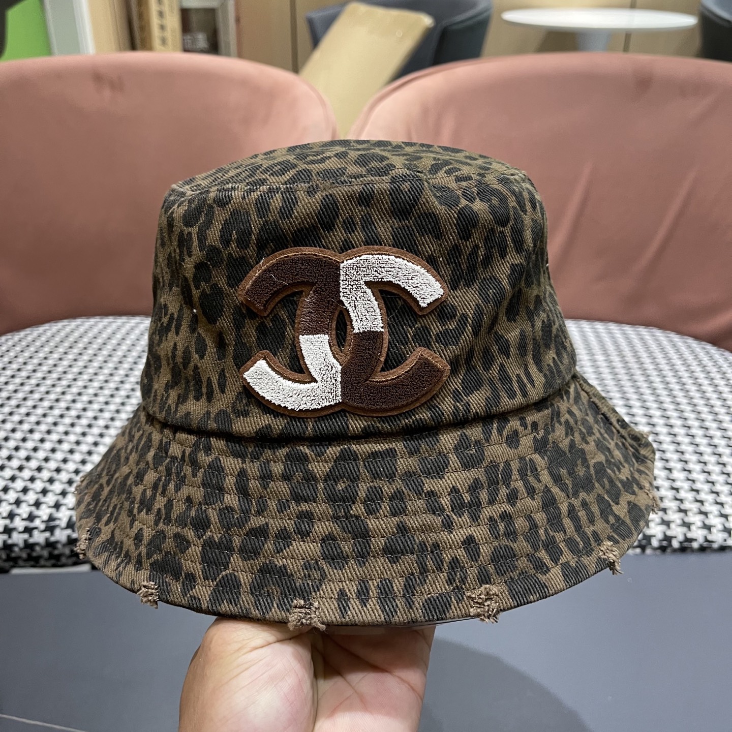  Chanel香奈儿休闲百搭渔夫帽子女春夏韩版日系出
游遮阳防晒水桶帽复吉豹纹盆帽