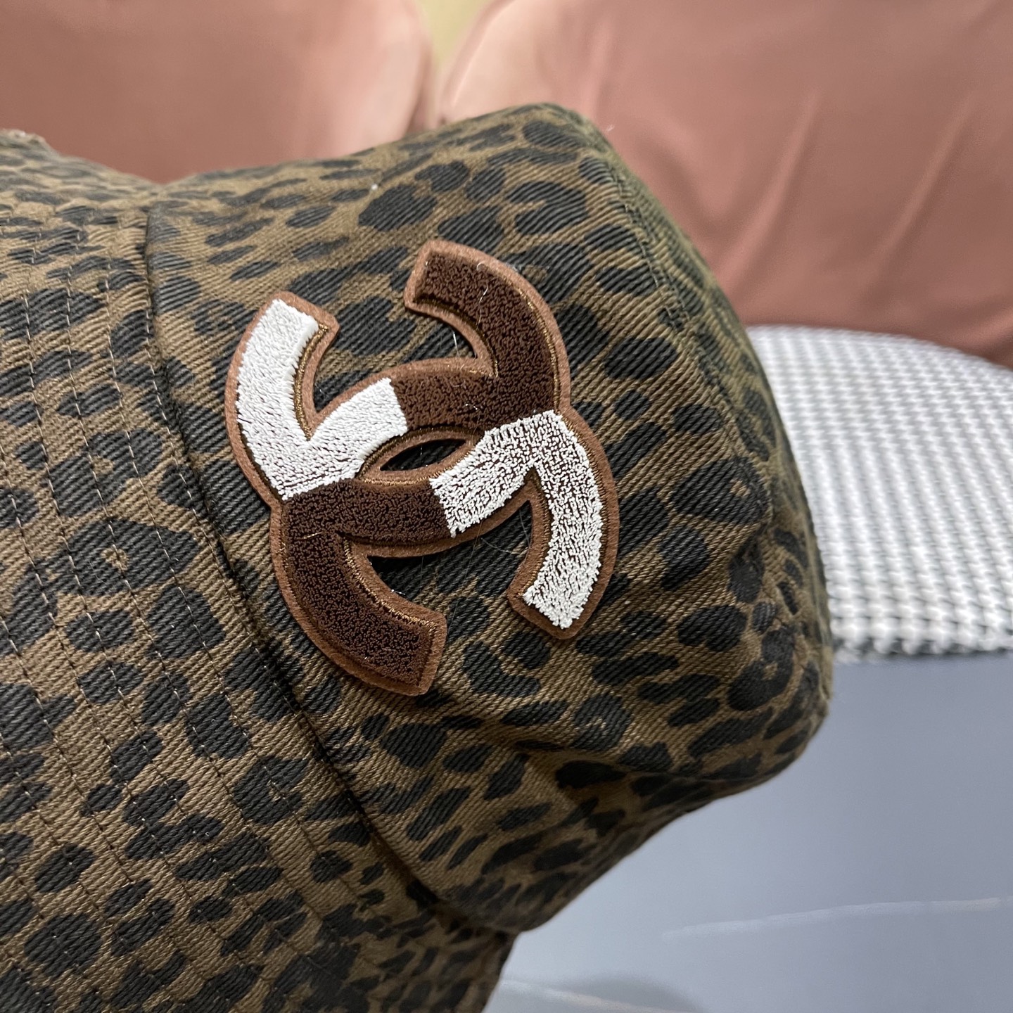  Chanel香奈儿休闲百搭渔夫帽子女春夏韩版日系出
游遮阳防晒水桶帽复吉豹纹盆帽