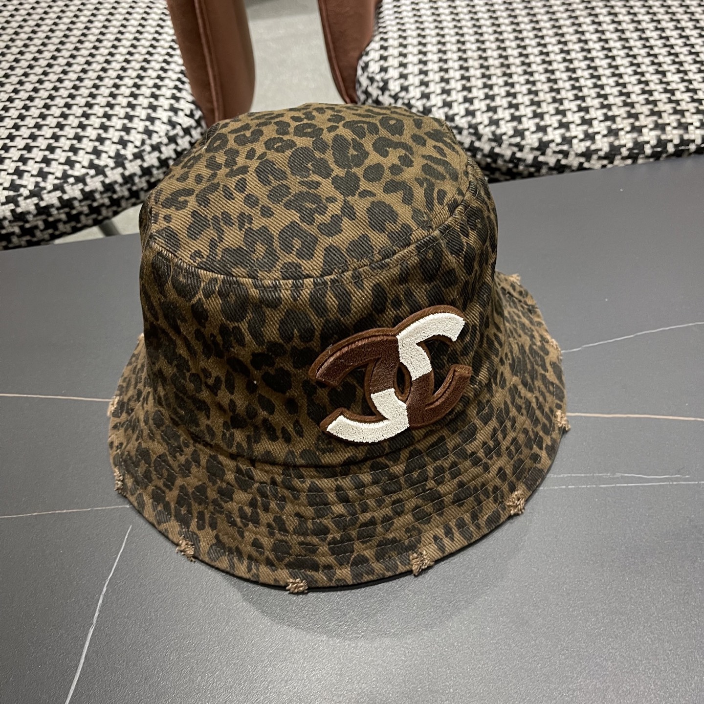  Chanel香奈儿休闲百搭渔夫帽子女春夏韩版日系出
游遮阳防晒水桶帽复吉豹纹盆帽