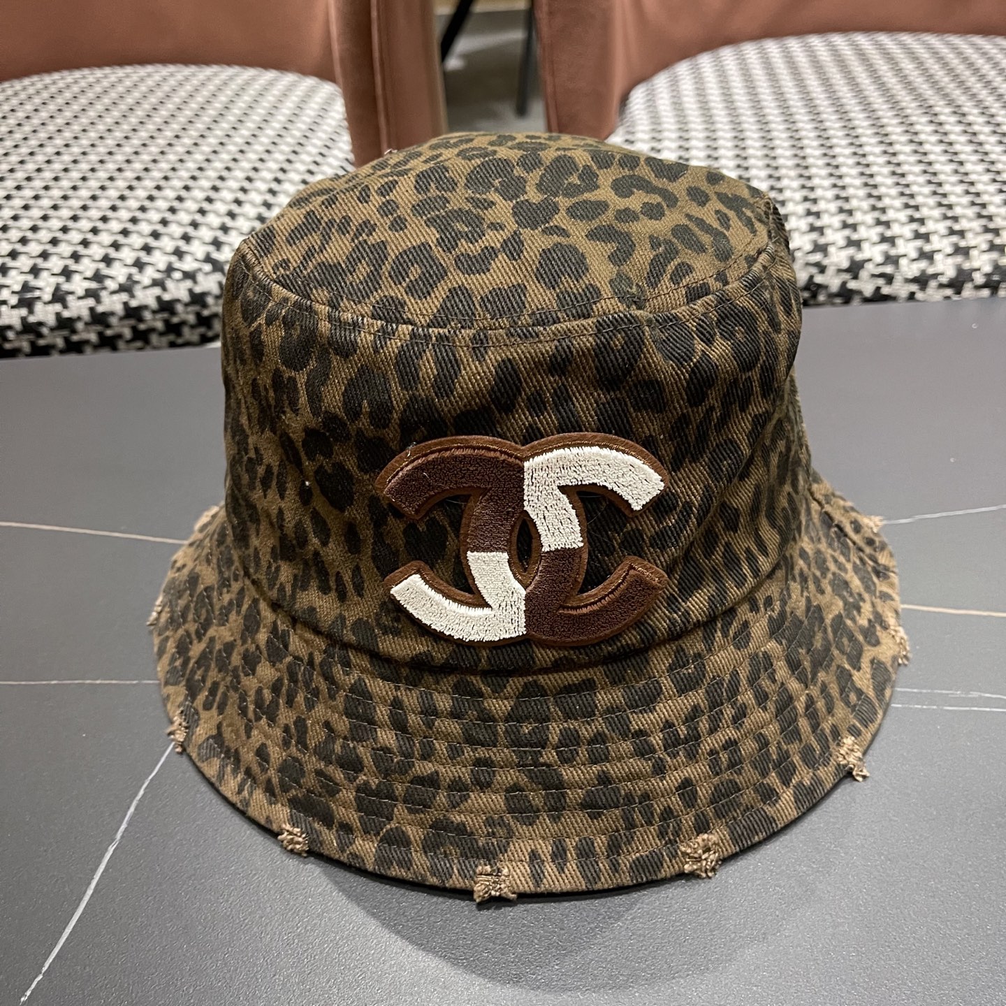  Chanel香奈儿休闲百搭渔夫帽子女春夏韩版日系出
游遮阳防晒水桶帽复吉豹纹盆帽