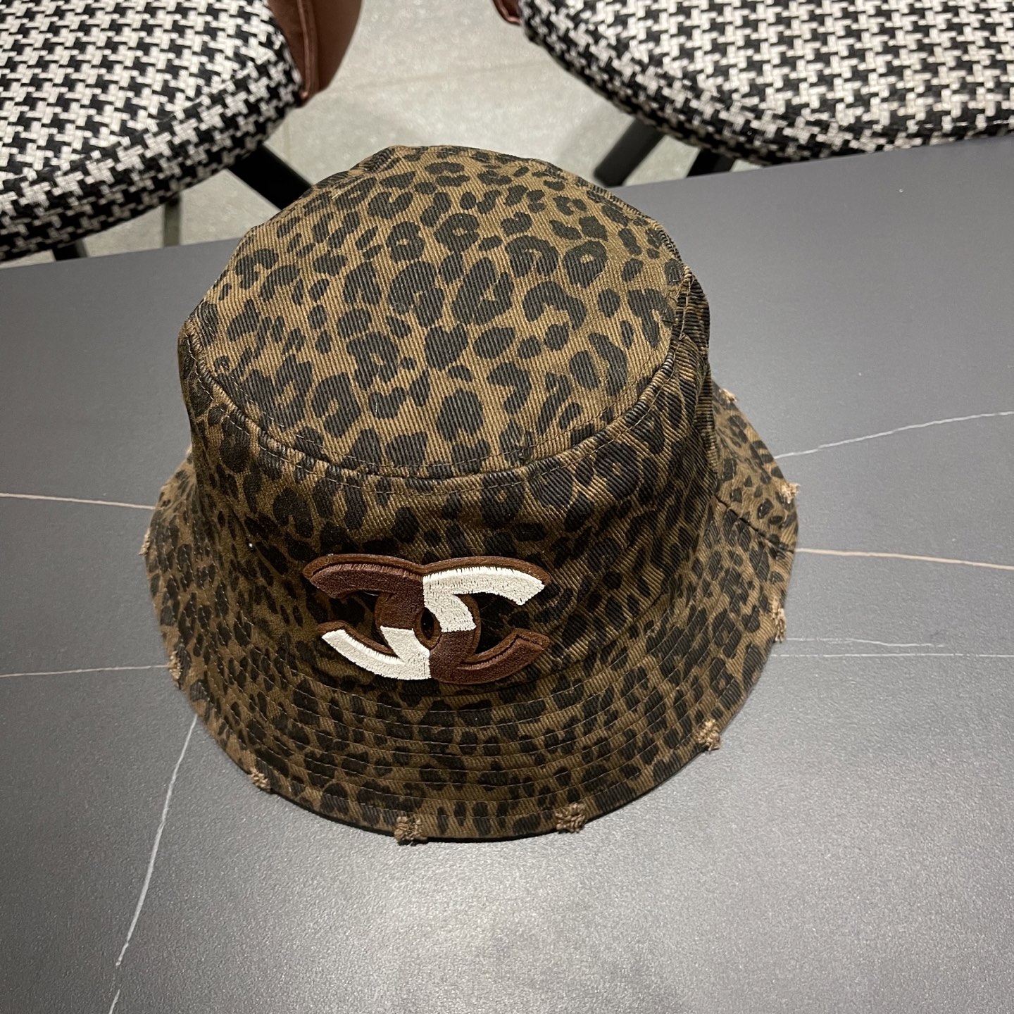  Chanel香奈儿休闲百搭渔夫帽子女春夏韩版日系出
游遮阳防晒水桶帽复吉豹纹盆帽