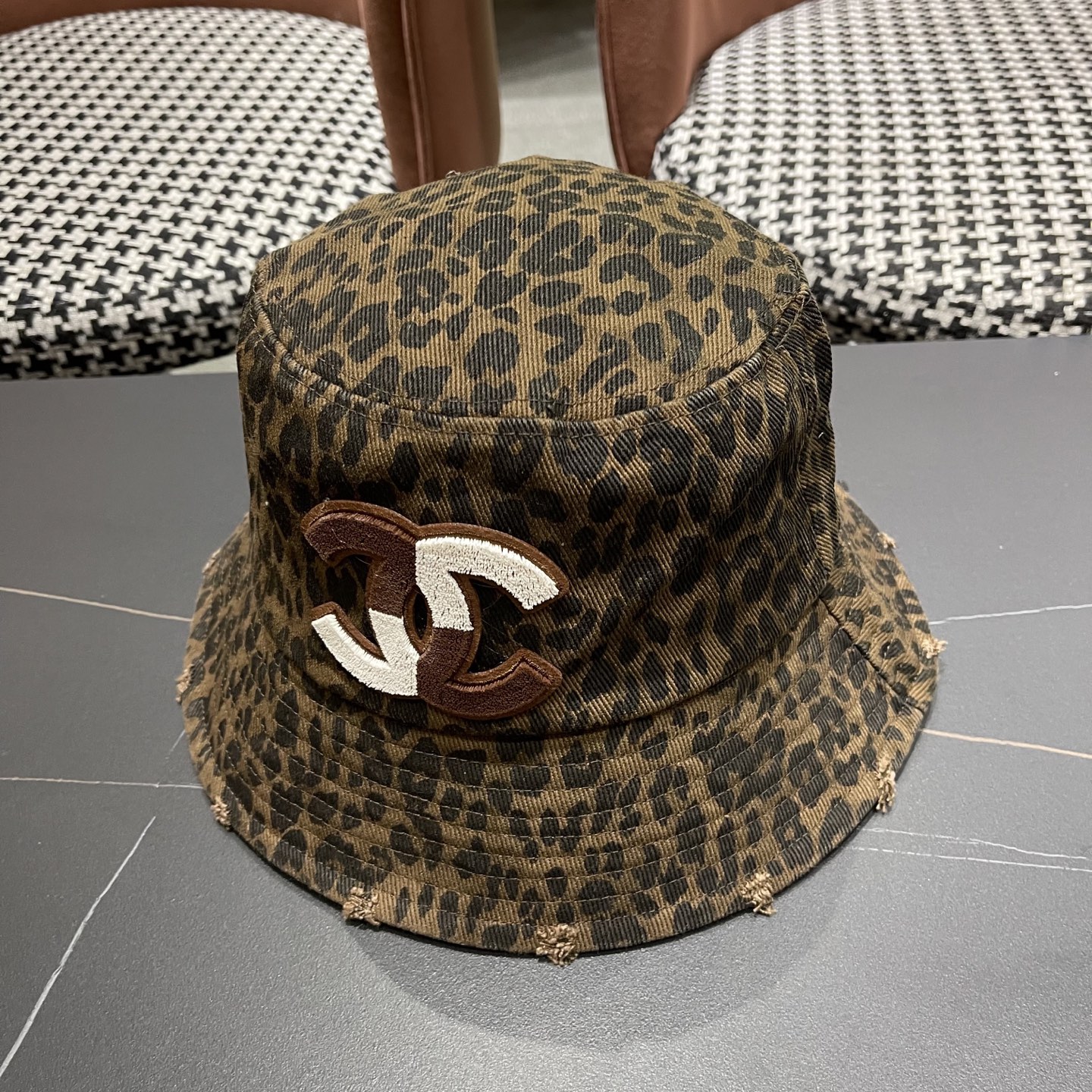  Chanel香奈儿休闲百搭渔夫帽子女春夏韩版日系出
游遮阳防晒水桶帽复吉豹纹盆帽