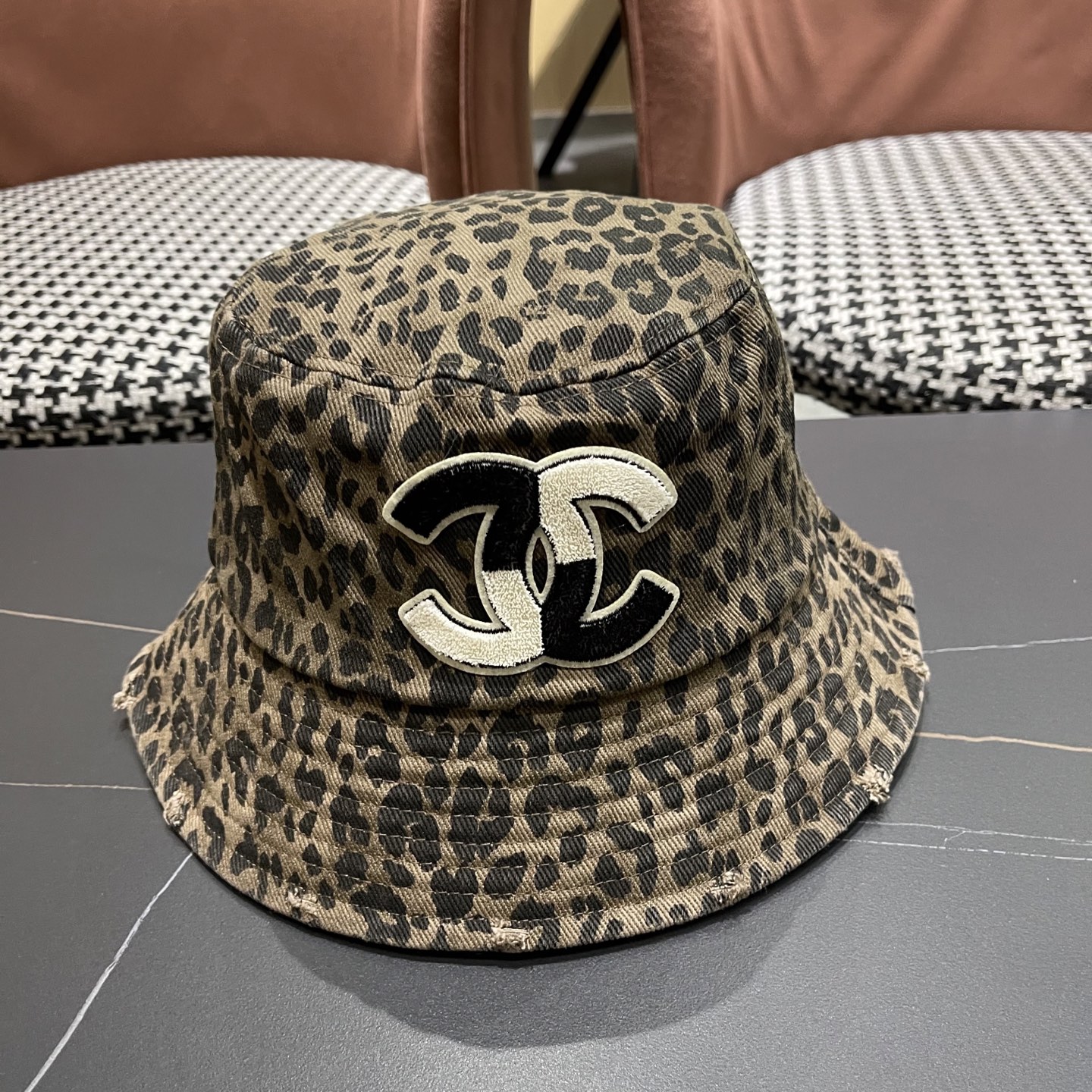 NO:228547,Chanel Chanel casual versatile fisherman hat women spring and summer Korean version Japanese style travel sun protection bucket hat Fuji leopard print basin hat Straw hat Fisherman hat Baseball hat, hat, chanel, chanel, espadrilles, hats19860909Chanel香奈儿休闲百搭渔夫帽子女春夏韩版日系出 游遮阳防晒水桶帽复吉豹纹盆帽帽子草帽渔夫帽棒球帽,帽子,chanel,chanel,espadrilles,hats,hat