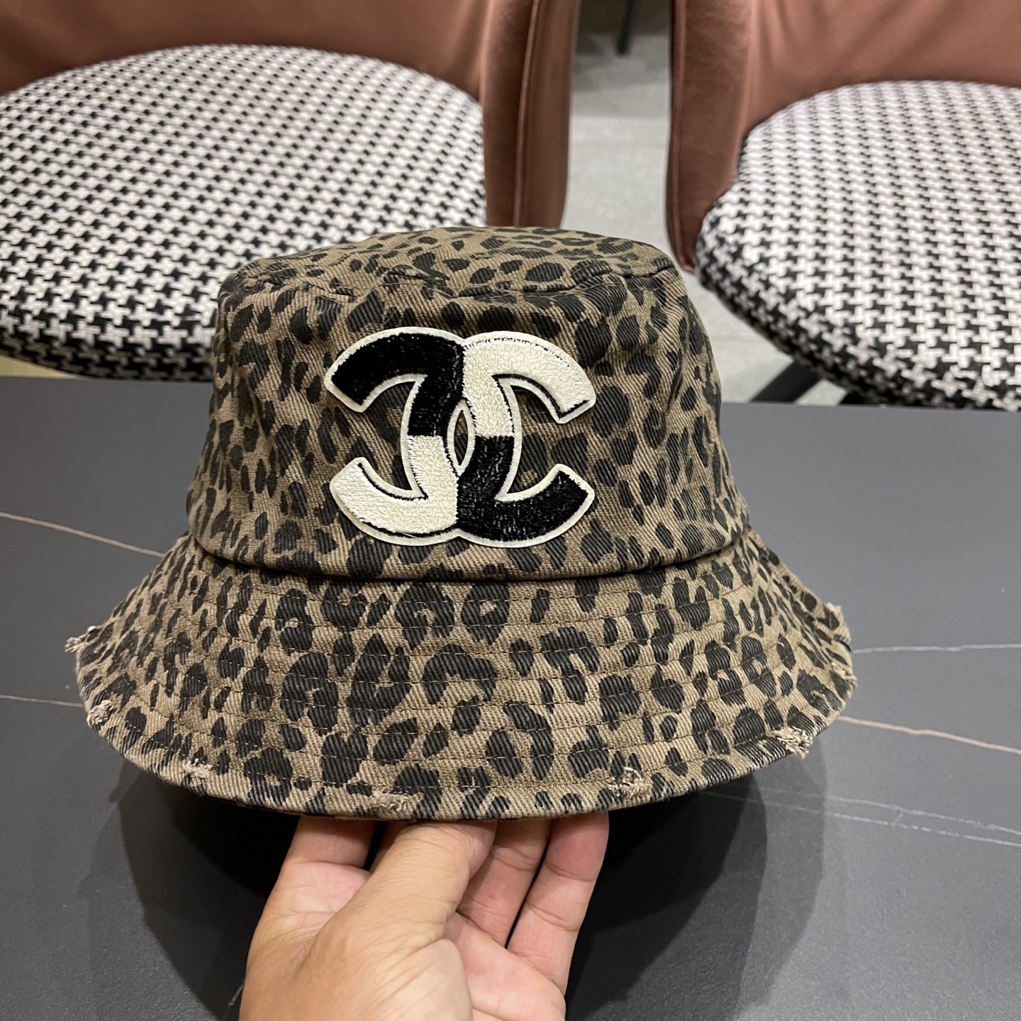  Chanel香奈儿休闲百搭渔夫帽子女春夏韩版日系出
游遮阳防晒水桶帽复吉豹纹盆帽