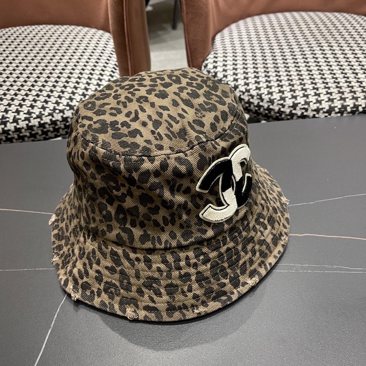  Chanel香奈儿休闲百搭渔夫帽子女春夏韩版日系出
游遮阳防晒水桶帽复吉豹纹盆帽