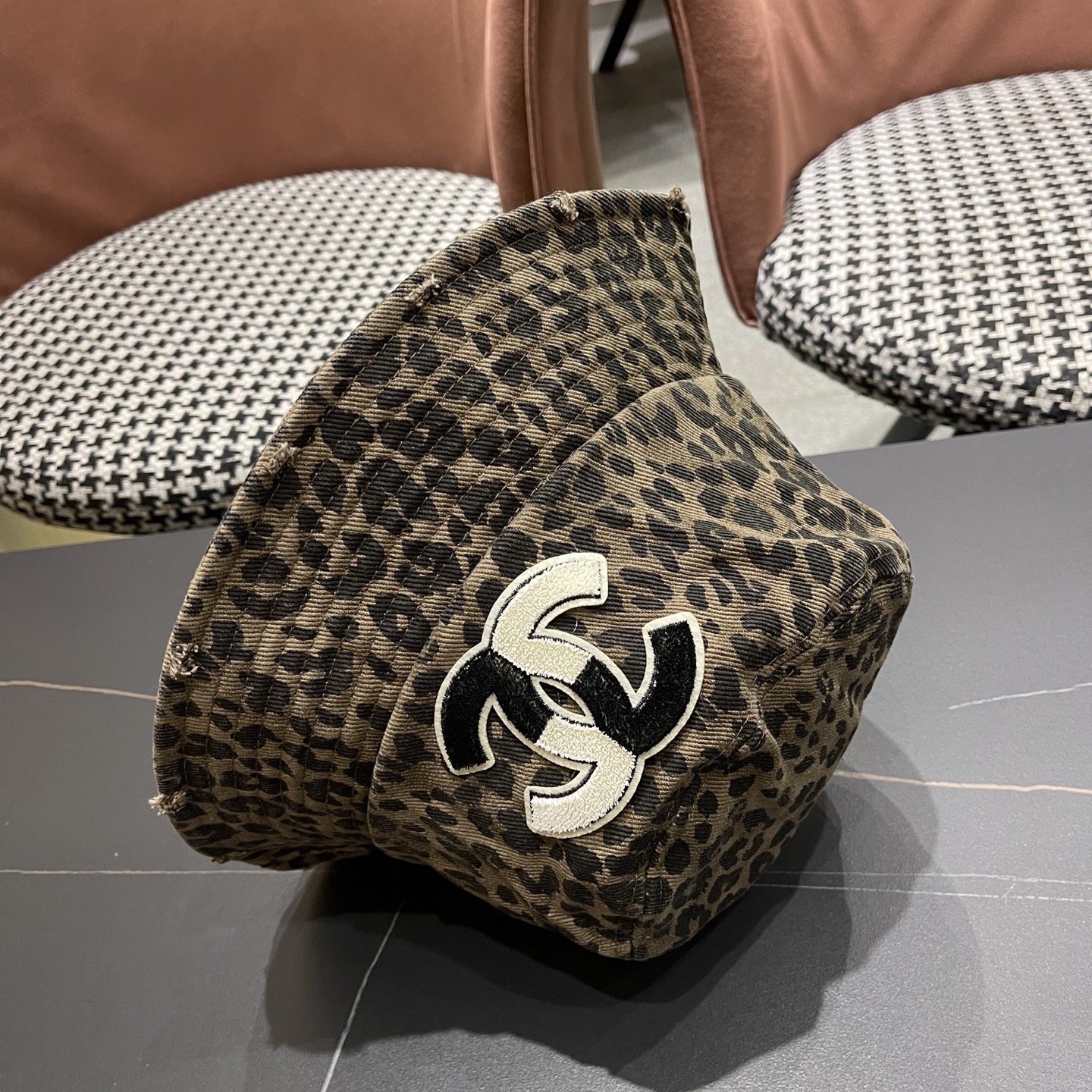  Chanel香奈儿休闲百搭渔夫帽子女春夏韩版日系出
游遮阳防晒水桶帽复吉豹纹盆帽