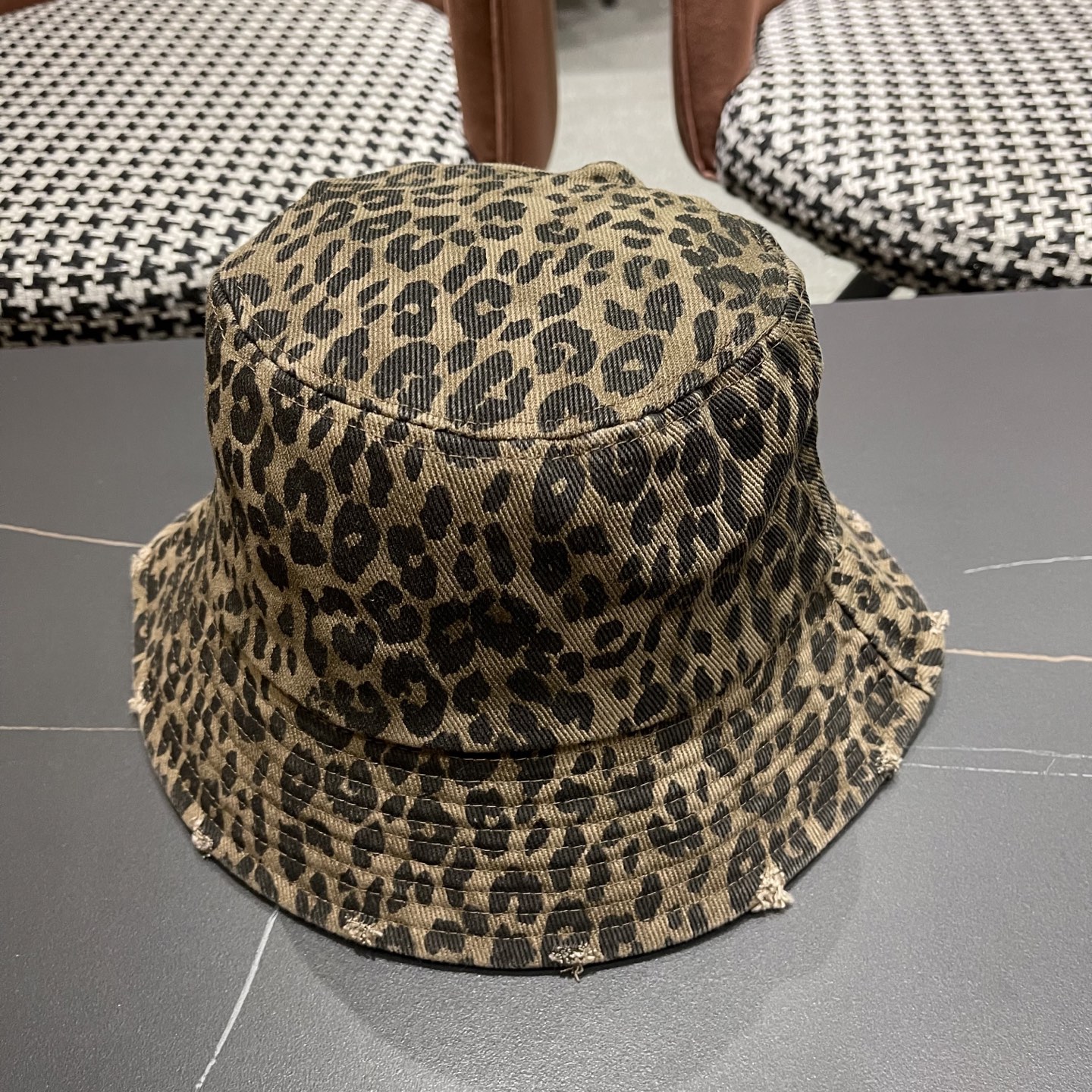  Chanel香奈儿休闲百搭渔夫帽子女春夏韩版日系出
游遮阳防晒水桶帽复吉豹纹盆帽