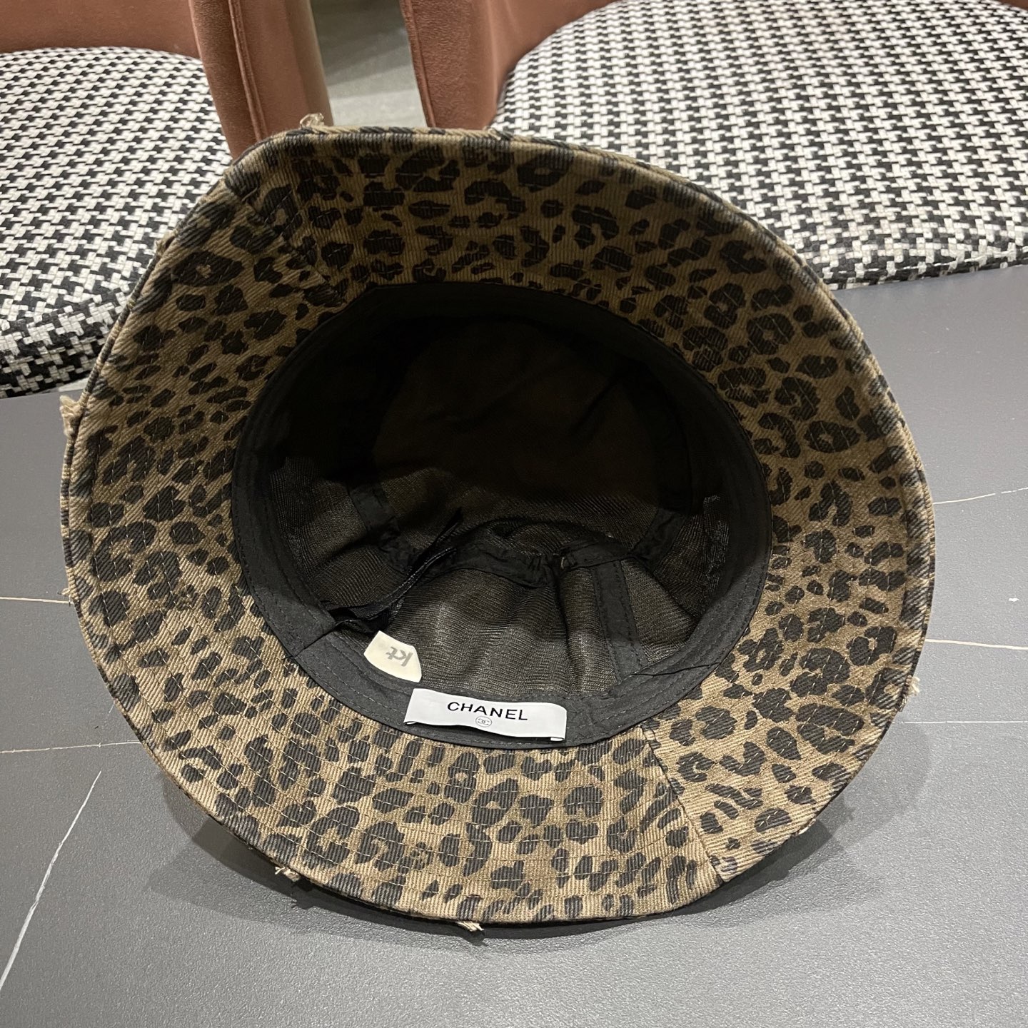  Chanel香奈儿休闲百搭渔夫帽子女春夏韩版日系出
游遮阳防晒水桶帽复吉豹纹盆帽