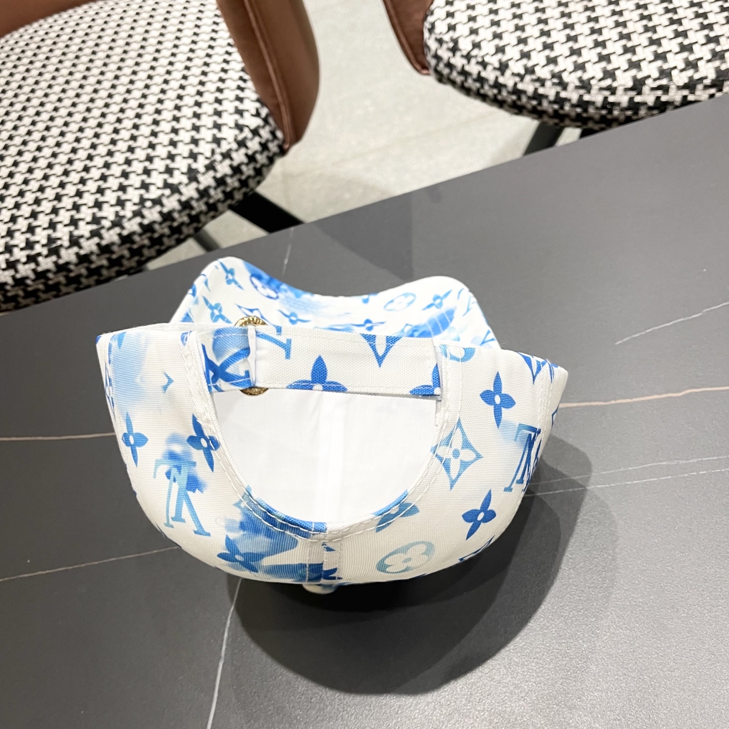  🧢路易威登lv棒球帽 LouisVuitton😍新款水洗刺绣花高端大气，百搭款🤗男女通用！