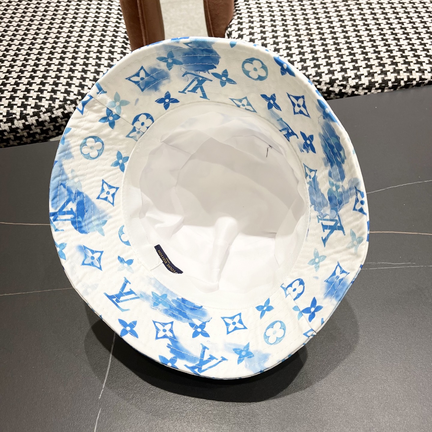  Lv路易威登 刺绣字棒球帽做旧水渔夫帽男女
同款百搭遮阳帽