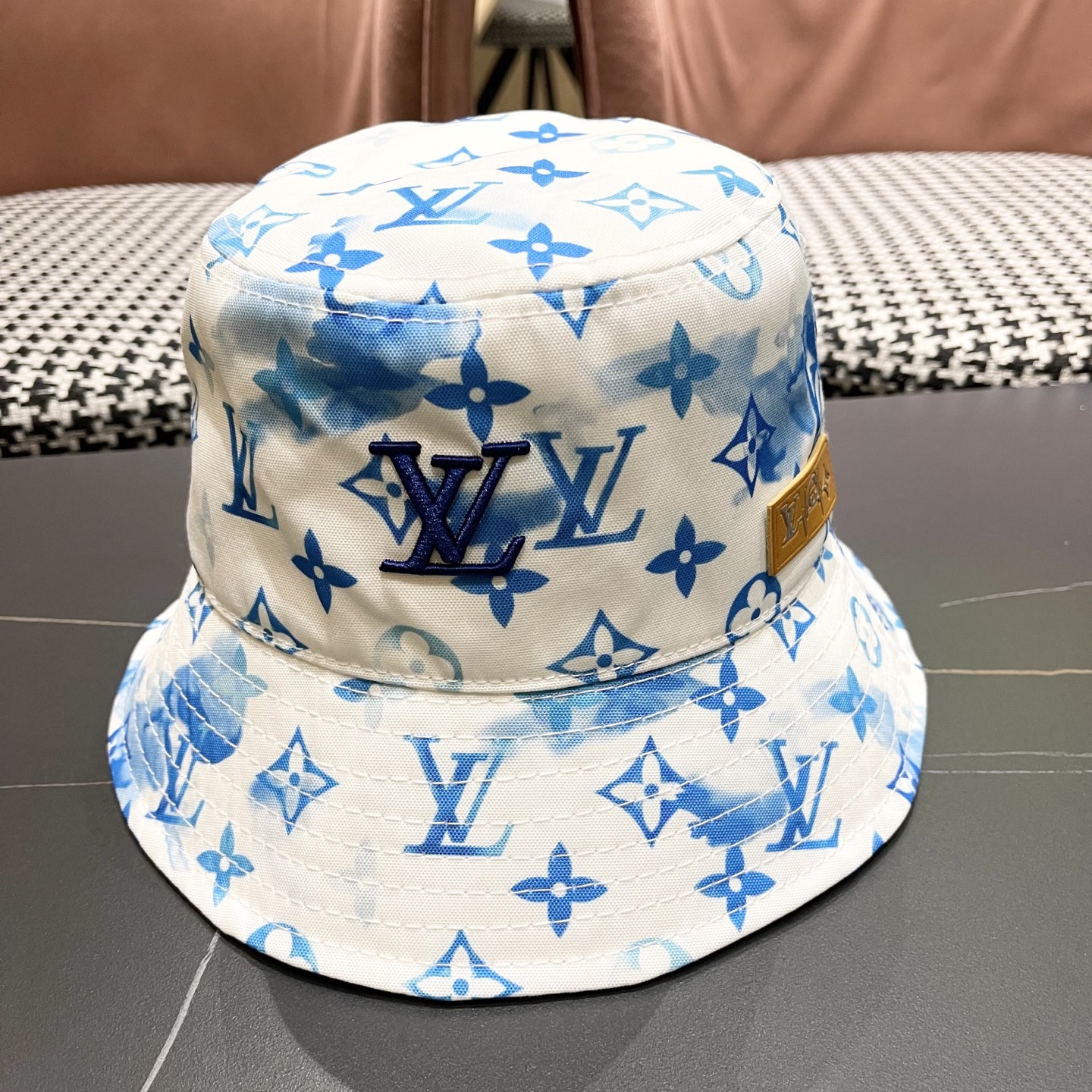 NO:228511,Lv Louis Vuitton embroidered baseball cap made of old water fisherman hat men and women same versatile sun hat hat straw hat fisherman hat baseball cap, hat, louis vuitton, louis vuitton, espadrilles, hats19860909Lv路易威登 刺绣字棒球帽做旧水渔夫帽男女 同款百搭遮阳帽帽子草帽渔夫帽棒球帽,帽子,louis vuitton,louis vuitton,espadrilles,hats,hat