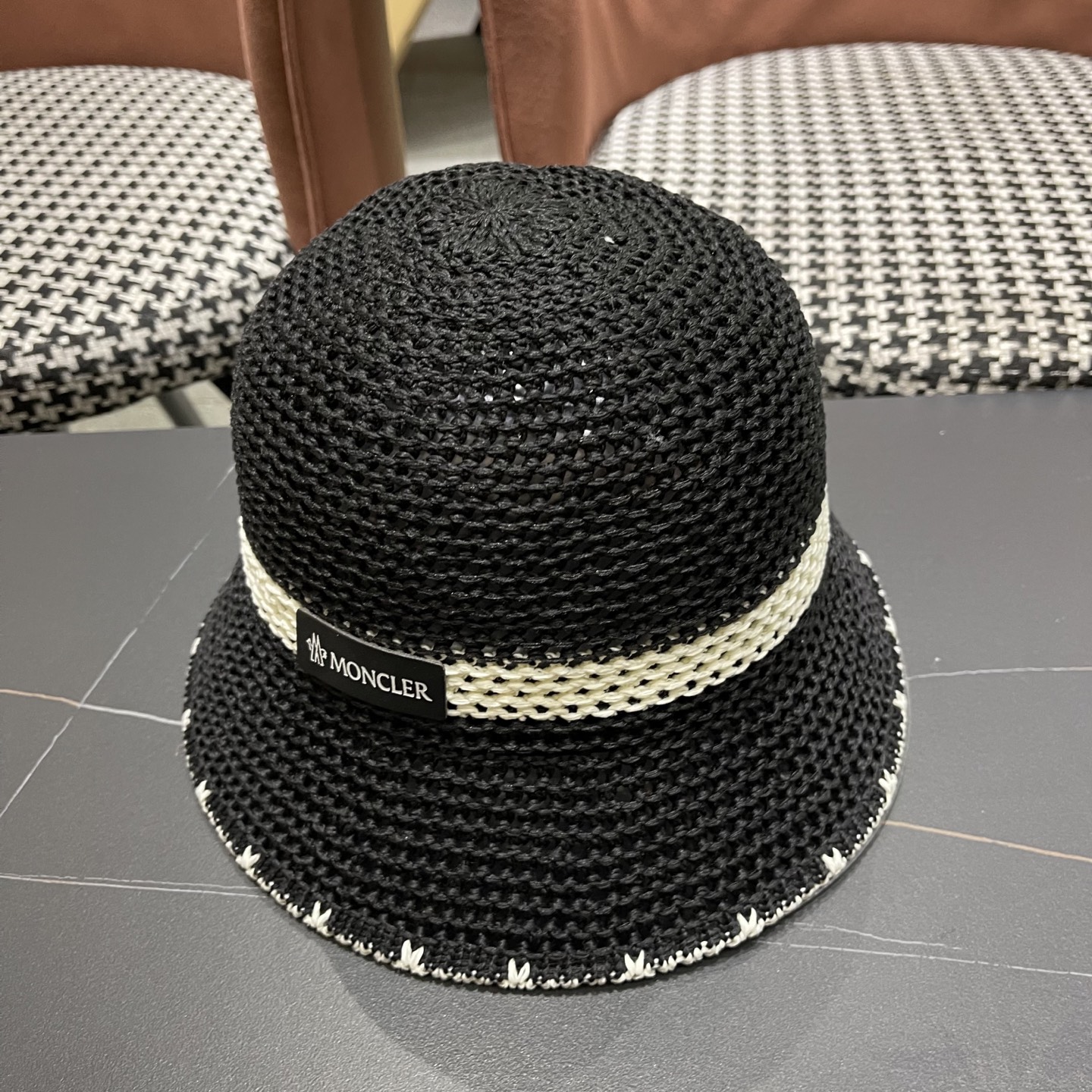  蒙口Moncler 2025薄款草编渔夫帽女夏季镂空透气遮阳防
晒太阳帽显脸小水桶盆帽
