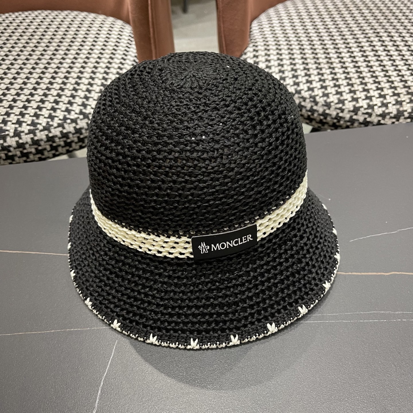  蒙口Moncler 2025薄款草编渔夫帽女夏季镂空透气遮阳防
晒太阳帽显脸小水桶盆帽