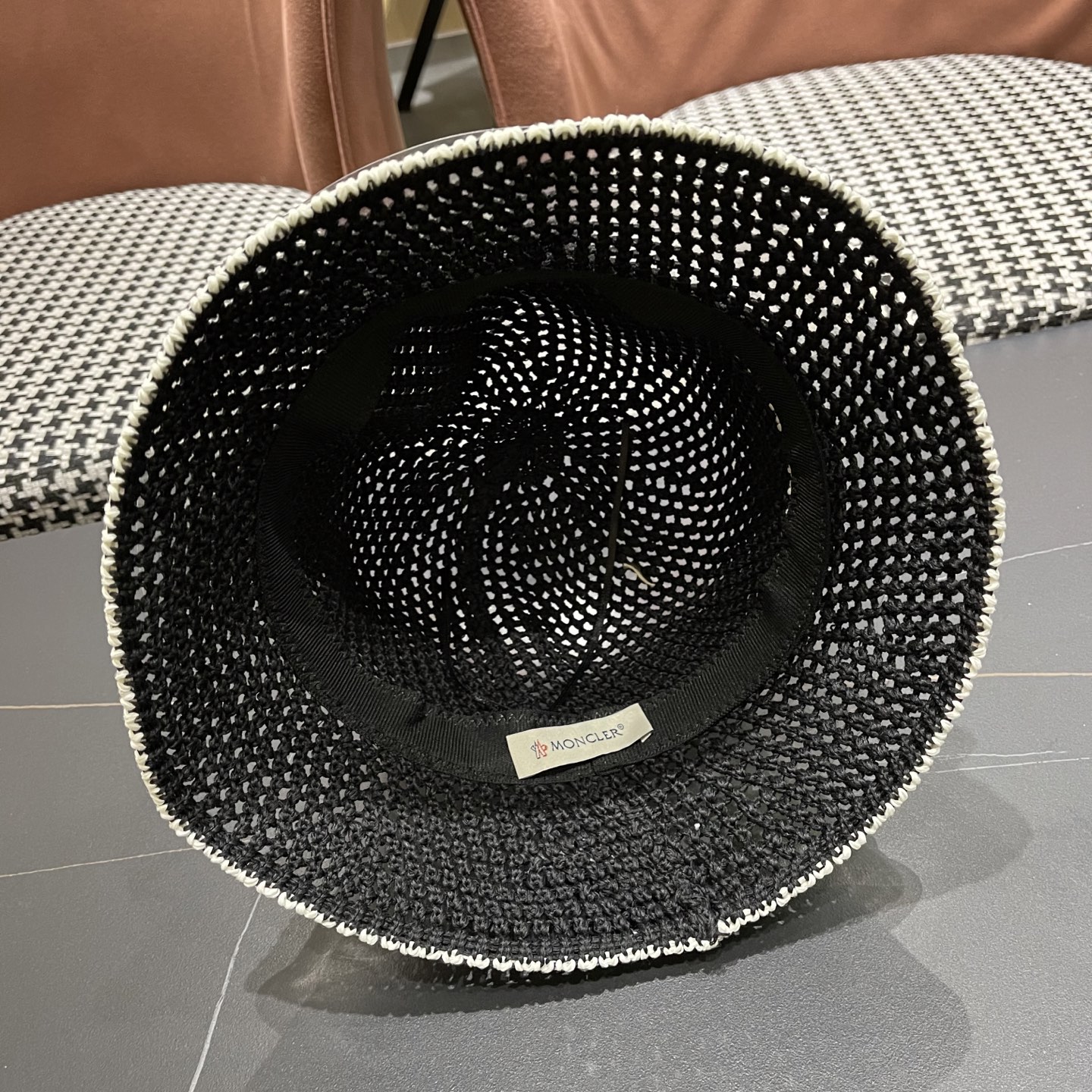  蒙口Moncler 2025薄款草编渔夫帽女夏季镂空透气遮阳防
晒太阳帽显脸小水桶盆帽