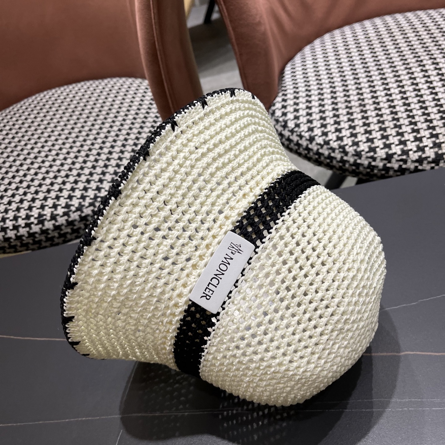  蒙口Moncler 2025薄款草编渔夫帽女夏季镂空透气遮阳防
晒太阳帽显脸小水桶盆帽