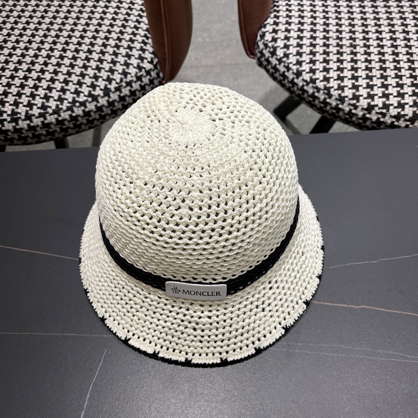  蒙口Moncler 2025薄款草编渔夫帽女夏季镂空透气遮阳防
晒太阳帽显脸小水桶盆帽