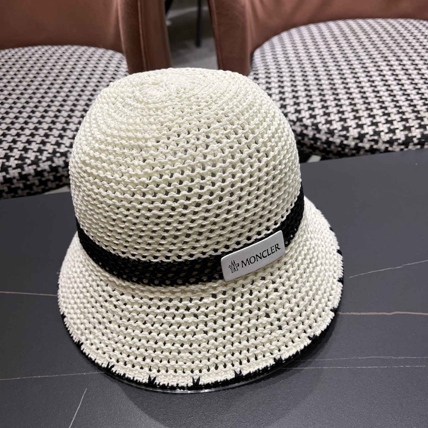  蒙口Moncler 2025薄款草编渔夫帽女夏季镂空透气遮阳防
晒太阳帽显脸小水桶盆帽