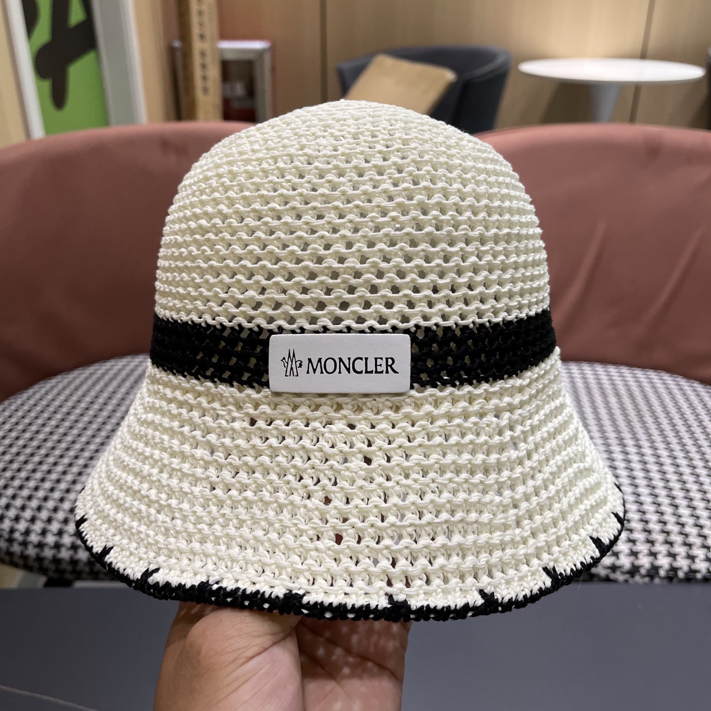  蒙口Moncler 2025薄款草编渔夫帽女夏季镂空透气遮阳防
晒太阳帽显脸小水桶盆帽