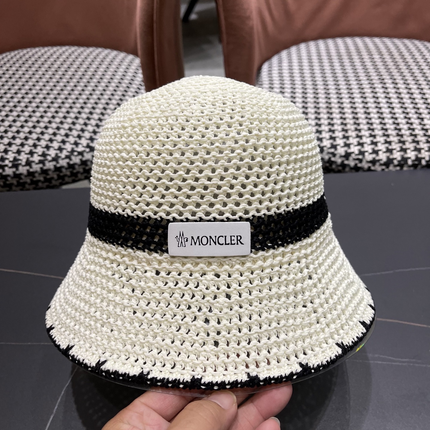  蒙口Moncler 2025薄款草编渔夫帽女夏季镂空透气遮阳防
晒太阳帽显脸小水桶盆帽