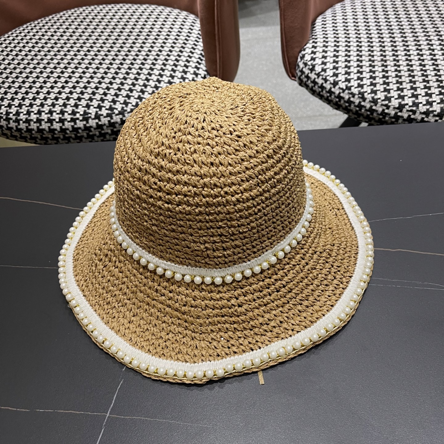  香奈儿Chanel拉菲草编织草帽女珍珠夏季遮阳防晒沙
滩品脸小太阳涼帽
