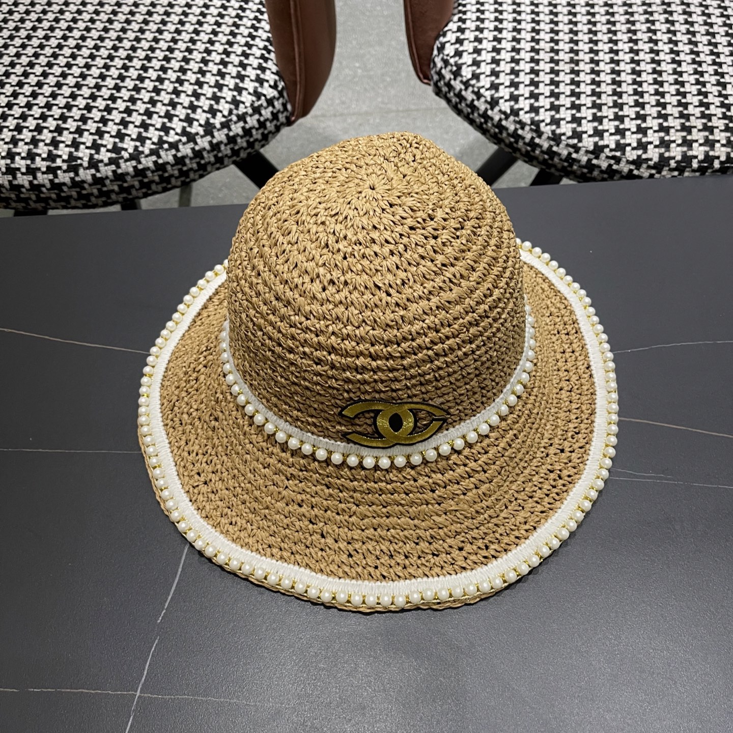  香奈儿Chanel拉菲草编织草帽女珍珠夏季遮阳防晒沙
滩品脸小太阳涼帽