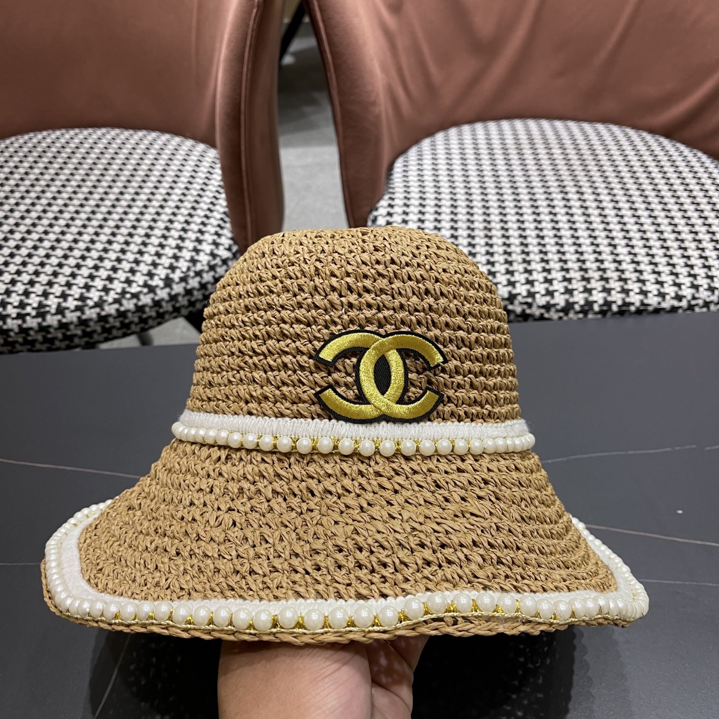  香奈儿Chanel拉菲草编织草帽女珍珠夏季遮阳防晒沙
滩品脸小太阳涼帽
