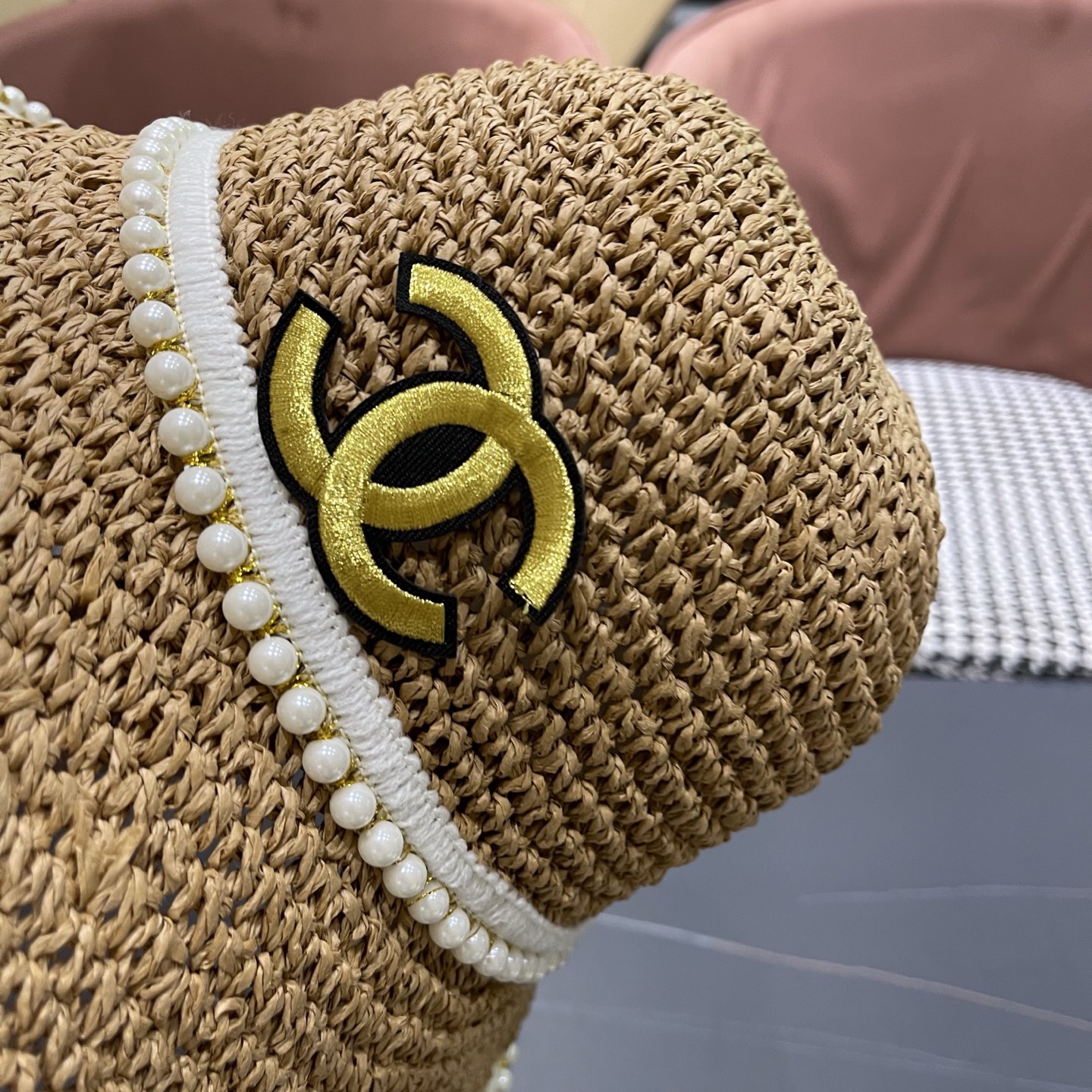  香奈儿Chanel拉菲草编织草帽女珍珠夏季遮阳防晒沙
滩品脸小太阳涼帽