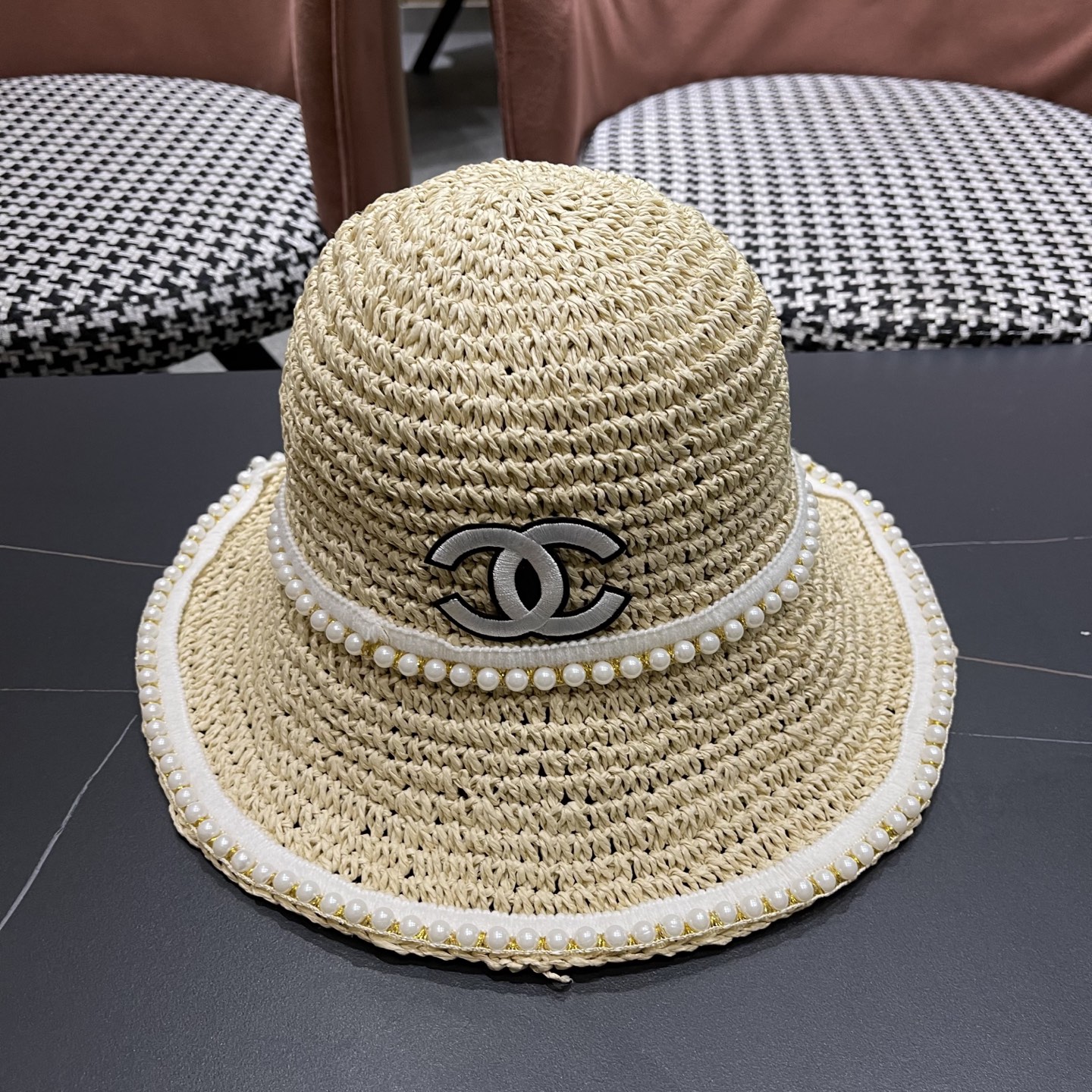 NO:228521,Chanel Chanel Rafi woven straw hat women pearl summer sun protection sand beach face small sun hat straw hat fisherman hat baseball hat, hat, chanel, chanel, espadrilles, espadrilles, hats19860909香奈儿Chanel拉菲草编织草帽女珍珠夏季遮阳防晒沙 滩品脸小太阳涼帽帽子草帽渔夫帽棒球帽,帽子,chanel,chanel,espadrilles,espadrilles,hats,hat