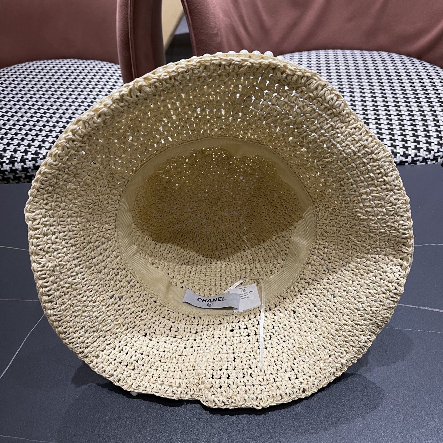  香奈儿Chanel拉菲草编织草帽女珍珠夏季遮阳防晒沙
滩品脸小太阳涼帽