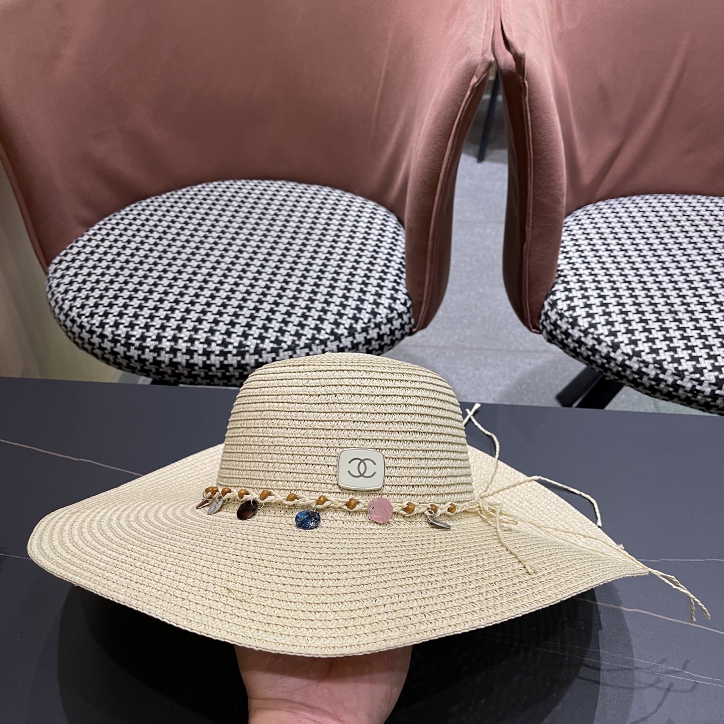  【CHANEL香奈儿】2025新款编织草帽，度假休闲必备，优雅大方的一款