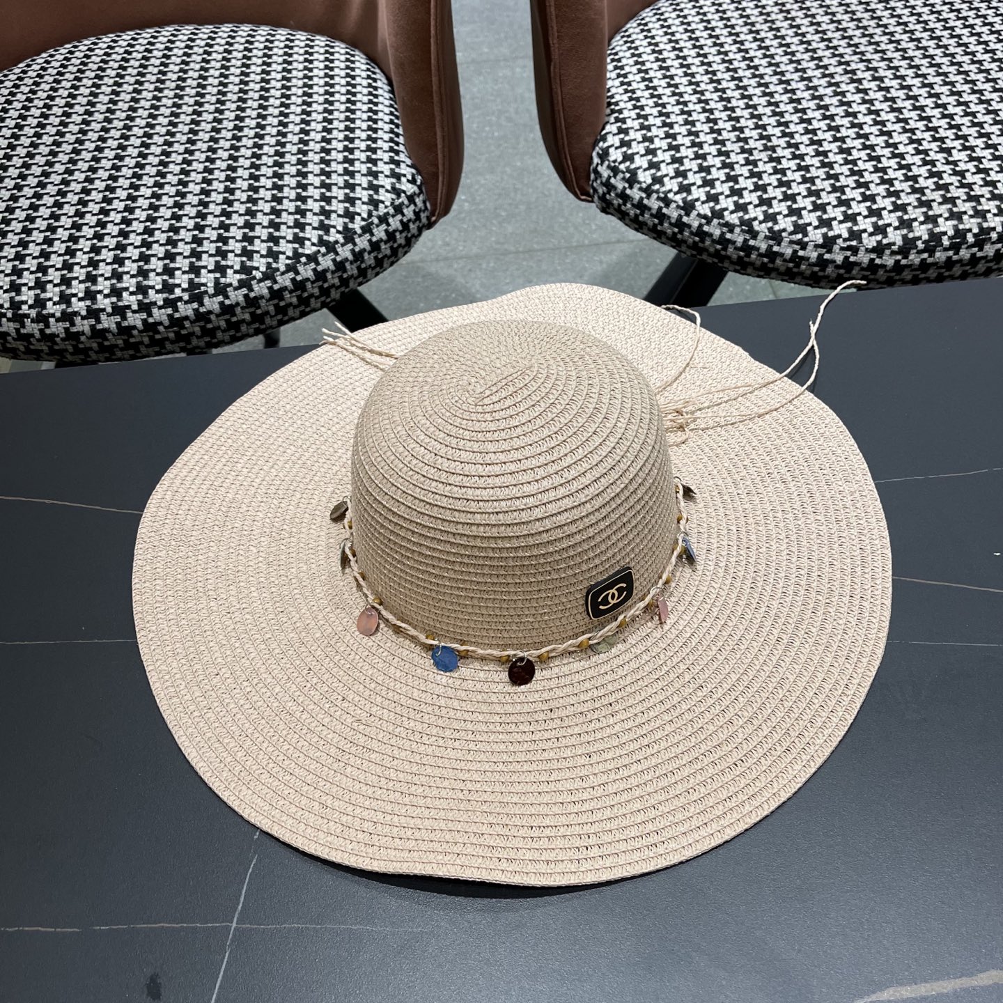  【CHANEL香奈儿】2025新款编织草帽，度假休闲必备，优雅大方的一款