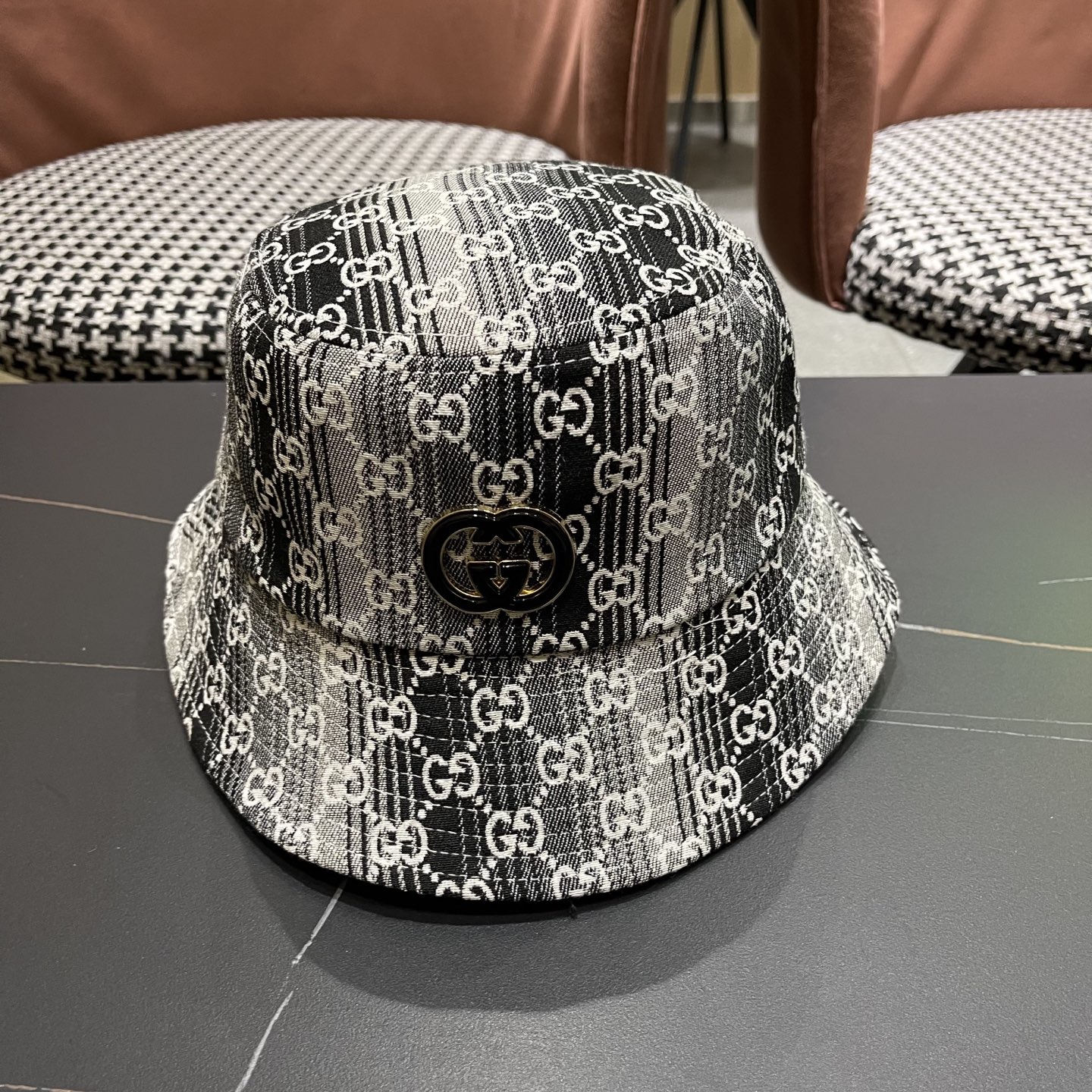 NO:228536,Gucci Fisherman's Hat official website is launched simultaneously. Korean new British sports model heavy industry customization model 1:1 original single quality, universal fisherman's hat, American jacquard geological fabric, original quality counter hat, straw hat, fisherman's hat, baseball hat, hat, gucci, espadrilles, hats19860909Gucci古奇渔夫帽官网同步上线 韩版新款英式运动款重工定制款1:1原单品质 男女通用渔夫帽 美邦提花地质面料 原版质量专柜帽子草帽渔夫帽棒球帽,帽子,gucci,espadrilles,hats,hat