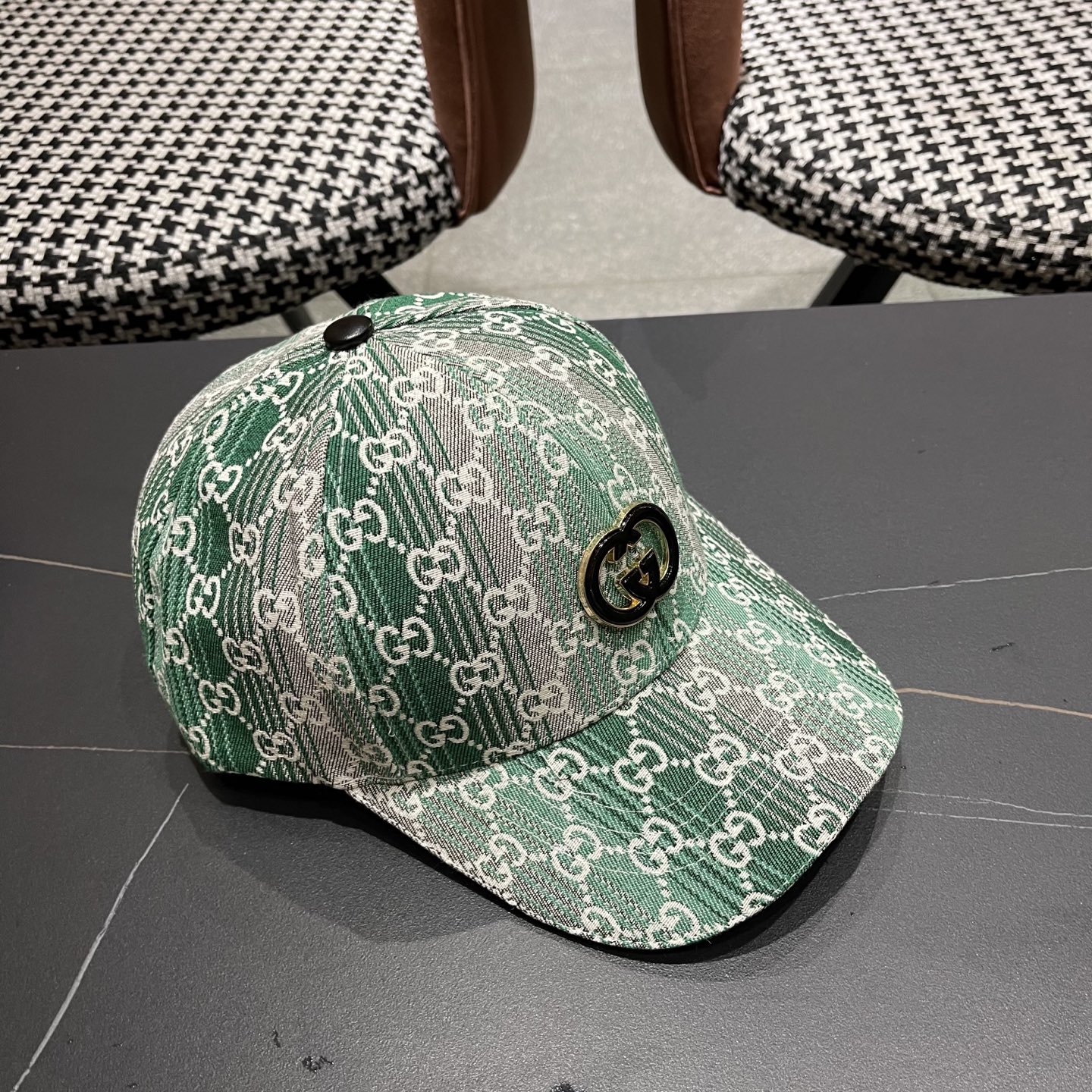  Gucci古奇新款原单棒球帽， 马衔扣棒球帽。专柜11开模订制，原版帆布面料轻盈透气！基础头围56，贴