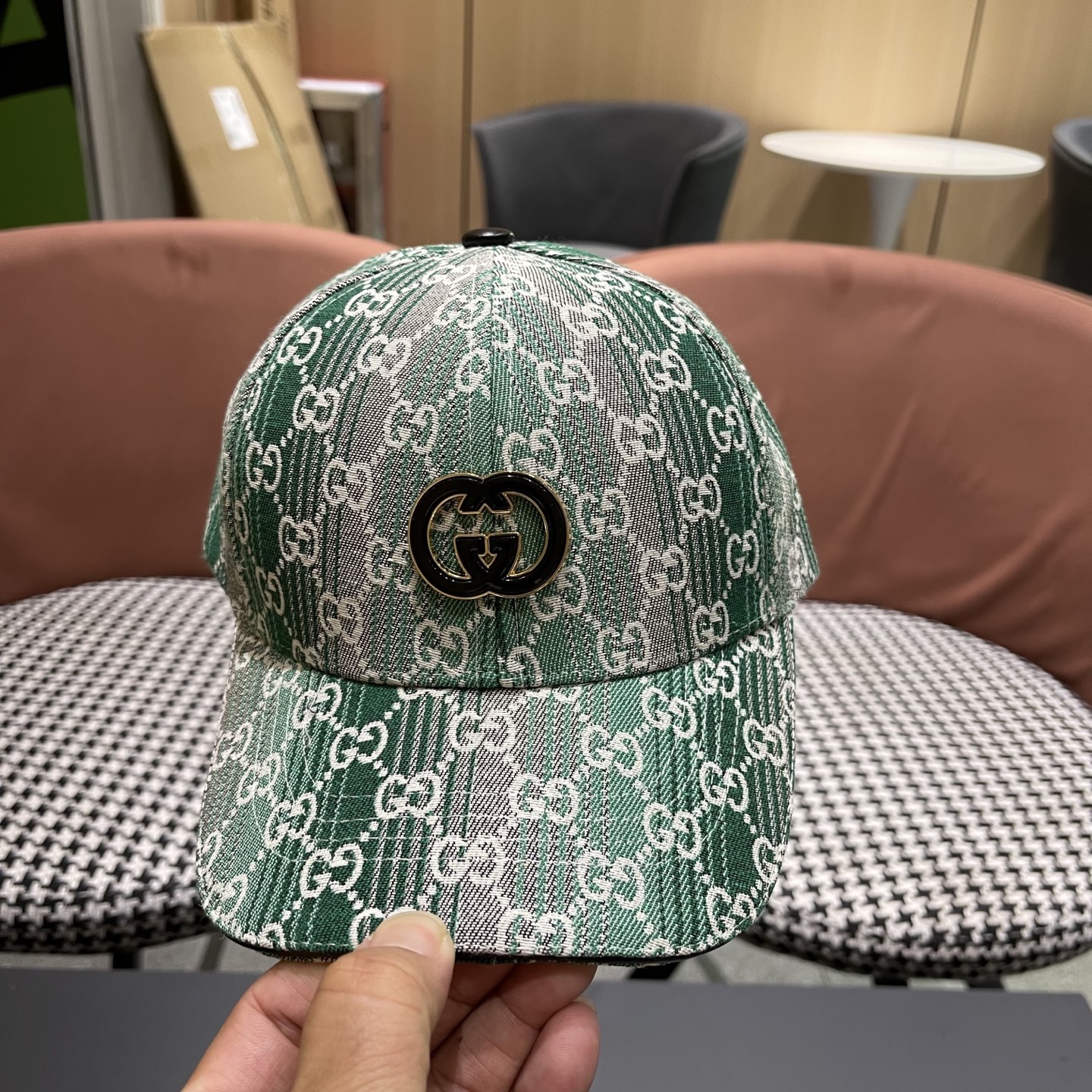  Gucci古奇新款原单棒球帽， 马衔扣棒球帽。专柜11开模订制，原版帆布面料轻盈透气！基础头围56，贴