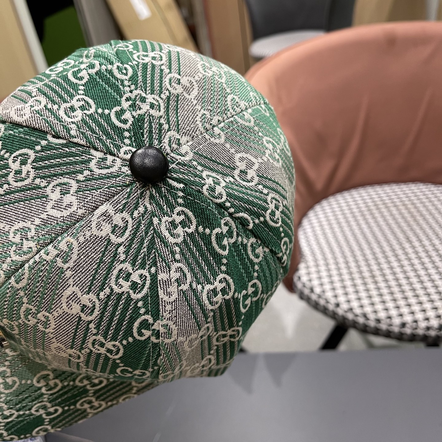  Gucci古奇新款原单棒球帽， 马衔扣棒球帽。专柜11开模订制，原版帆布面料轻盈透气！基础头围56，贴