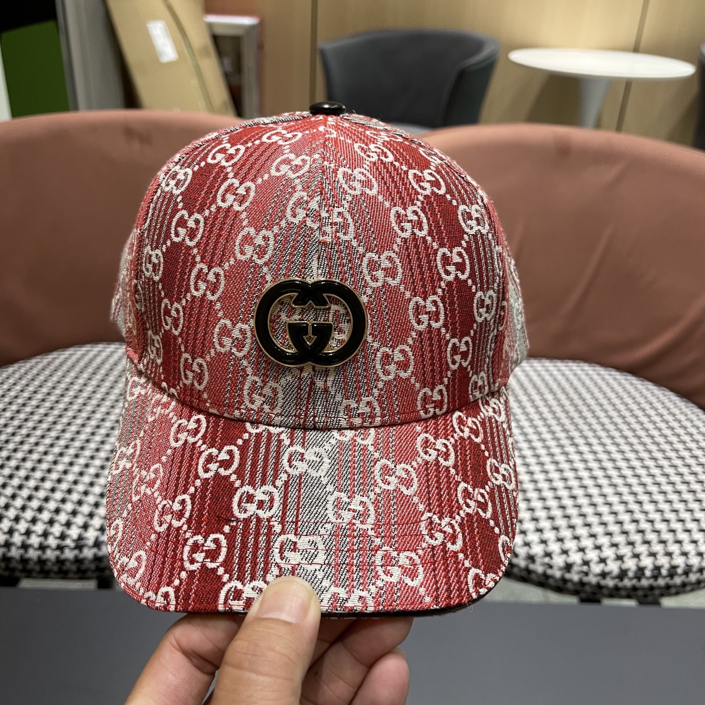  Gucci古奇新款原单棒球帽， 马衔扣棒球帽。专柜11开模订制，原版帆布面料轻盈透气！基础头围56，贴