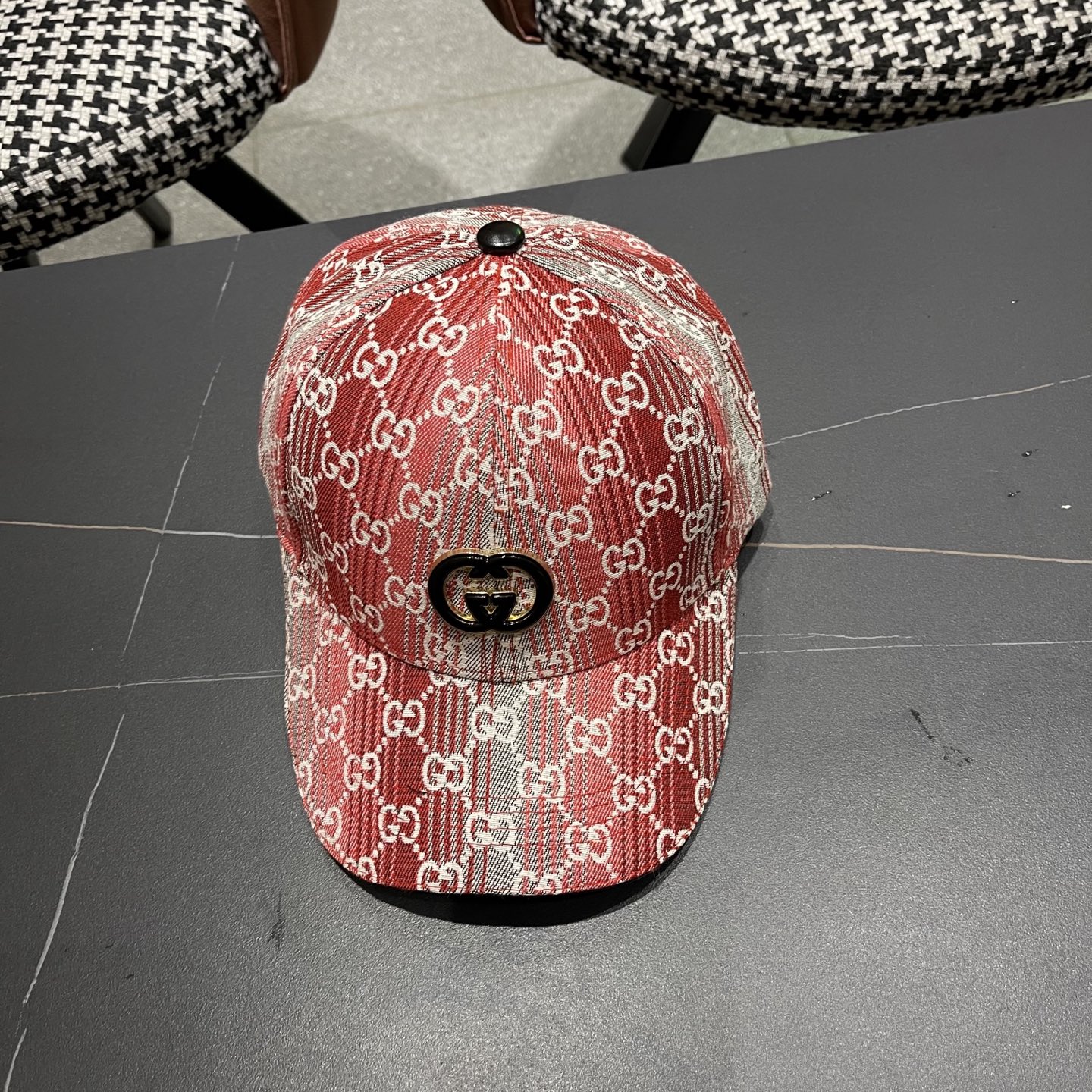  Gucci古奇新款原单棒球帽， 马衔扣棒球帽。专柜11开模订制，原版帆布面料轻盈透气！基础头围56，贴