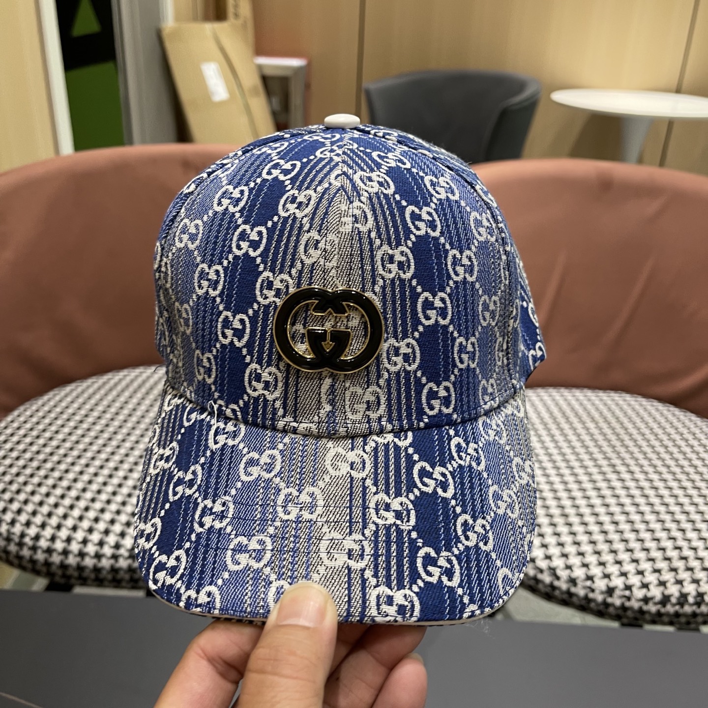  Gucci古奇新款原单棒球帽， 马衔扣棒球帽。专柜11开模订制，原版帆布面料轻盈透气！基础头围56，贴