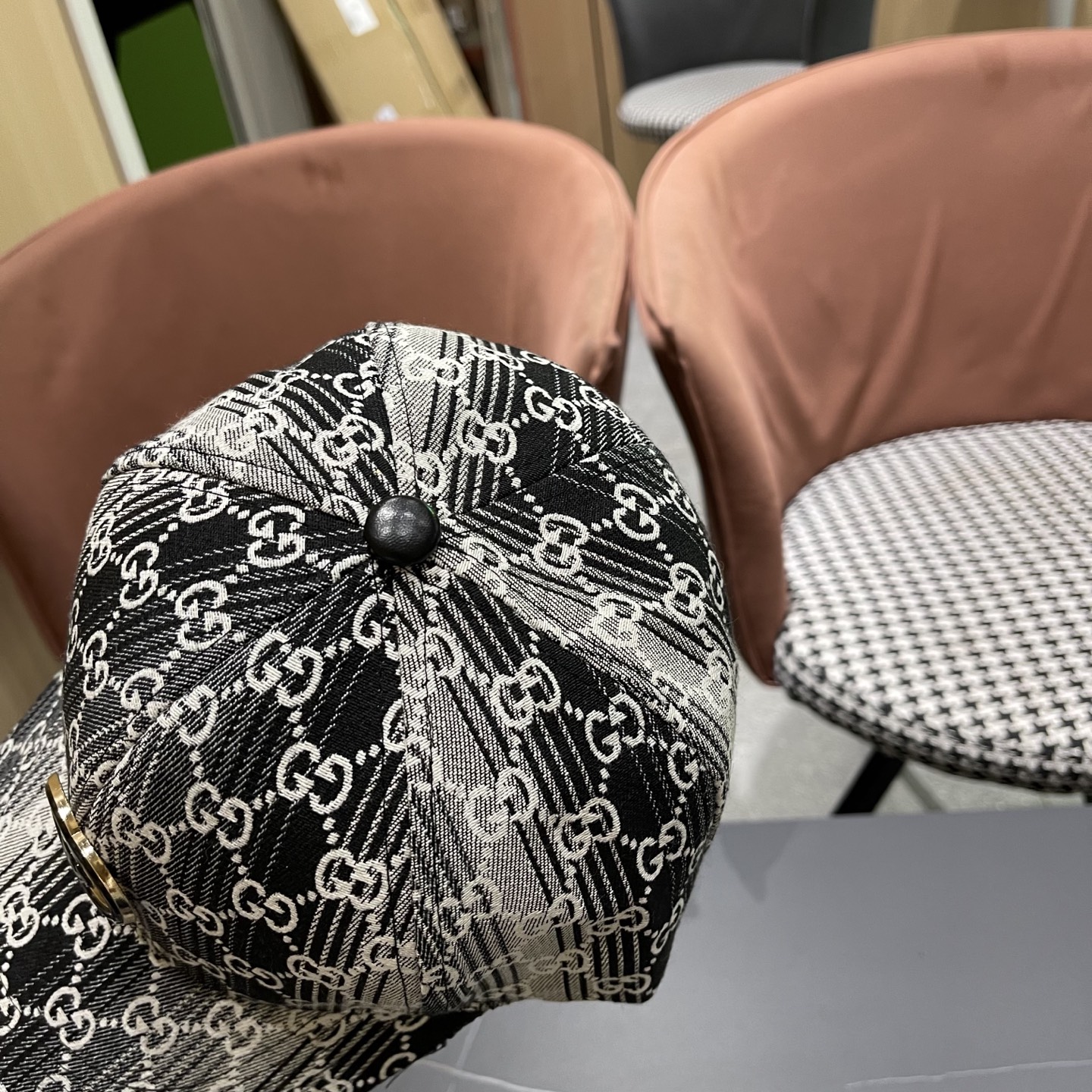  Gucci古奇新款原单棒球帽， 马衔扣棒球帽。专柜11开模订制，原版帆布面料轻盈透气！基础头围56，贴