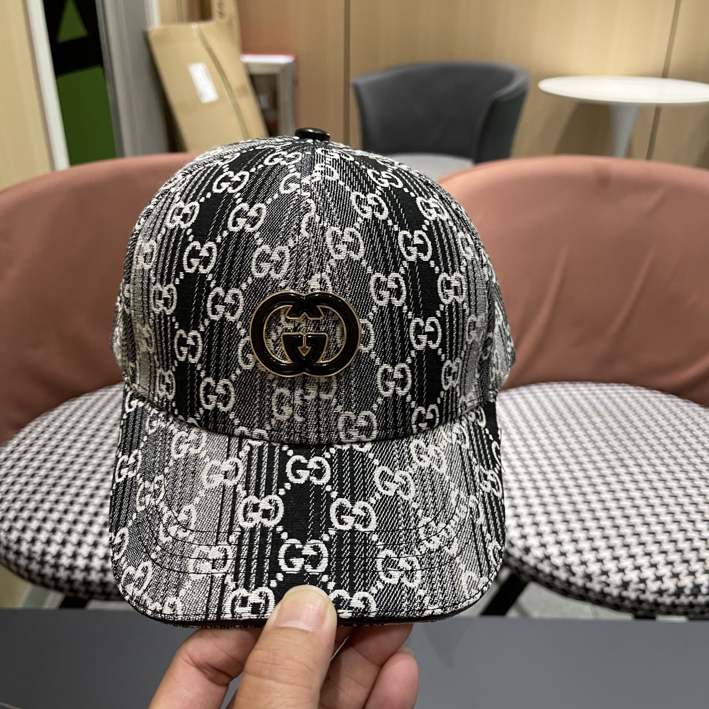  Gucci古奇新款原单棒球帽， 马衔扣棒球帽。专柜11开模订制，原版帆布面料轻盈透气！基础头围56，贴