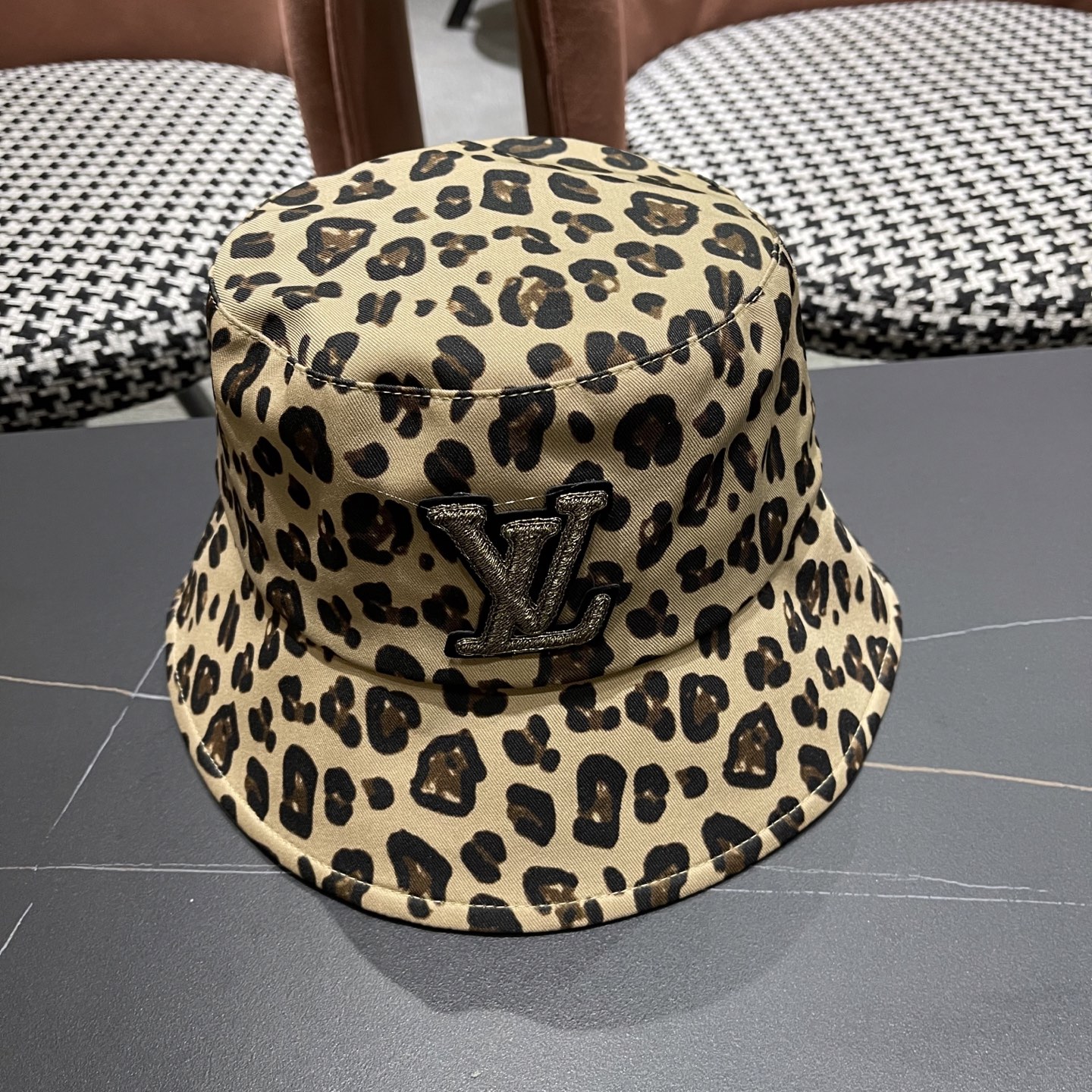 NO:344756,Lv Louis Vuitton 2025 Korean version of versatile niche fisherman hat female sexy leopard print fashionable casual outdoor water bucket hat spring new trendy hat straw hat fisherman hat baseball hat, hat, louis vuitton, louis vuitton, espadrilles, hatsLv路易威登2025韩版百搭小众渔夫帽子女性感豹纹时尚休闲户外水 桶盆帽春戛新款潮帽子草帽渔夫帽棒球帽,帽子,louis vuitton,louis vuitton,espadrilles,hats,hat
