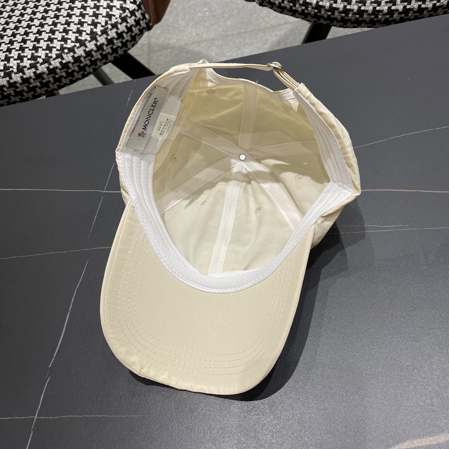  蒙口Moncler🆕春款新款个性速干清麴棒球帽，高品质透气性巨佳，高颜值时尚单品！
男女同款