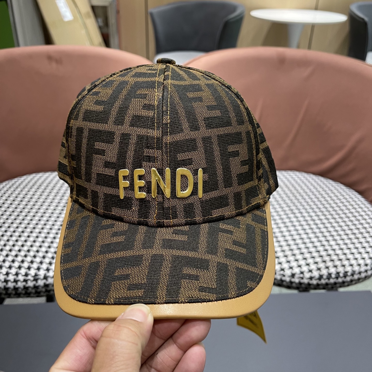  Fendi（芬迪）新款原单棒球帽， 双F提花，专柜常年热卖11开模订制轻盈透气！质量超赞，基础头围56