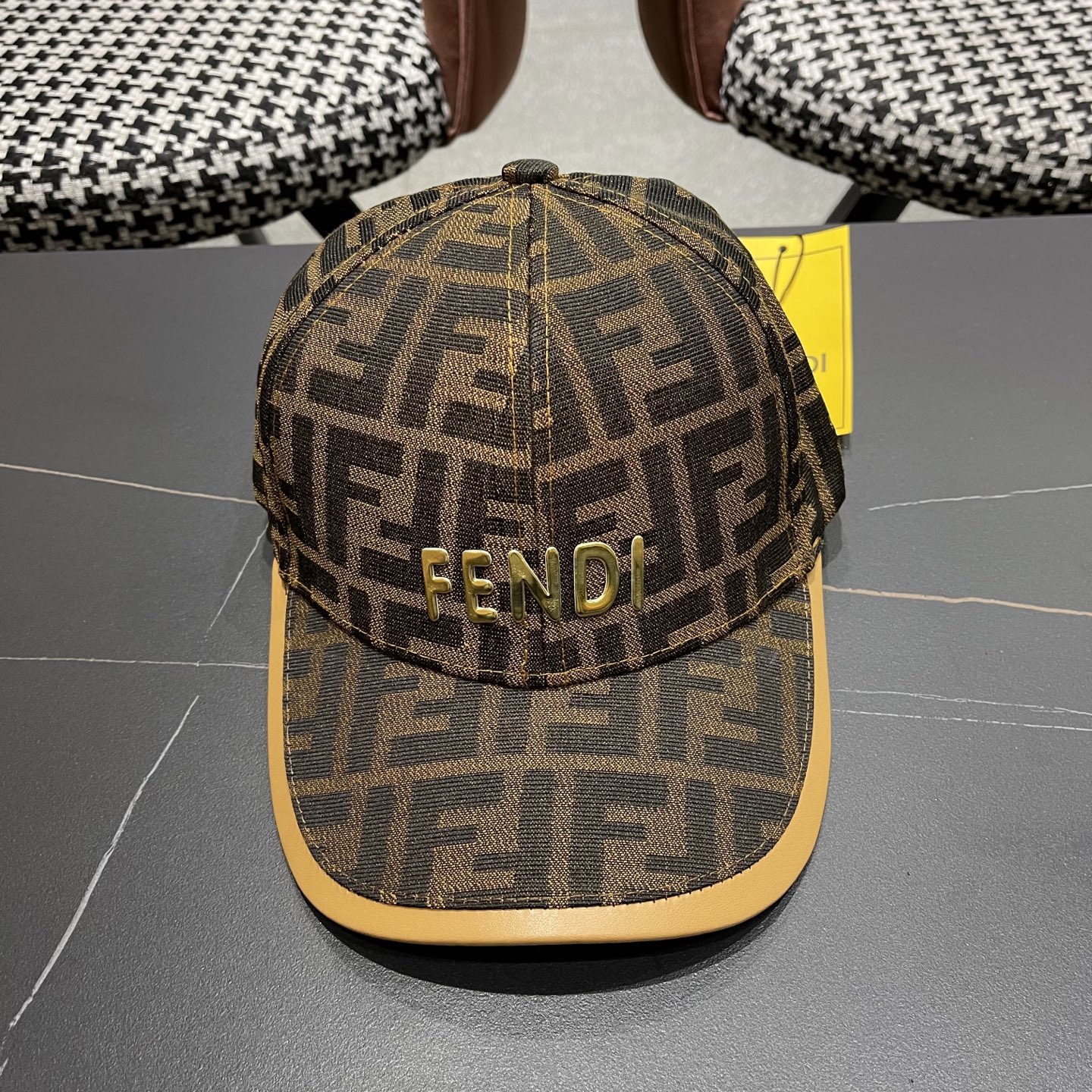 NO:344702,Fendi's new original single baseball cap, double F jacquard, counters are hot-selling 1:1 mold opening custom made light and breathable!  Excellent quality, basic head circumference 56, patch adjustable. The picture above must sell!  Hat Straw Hat Fisherman Hat Baseball Hat, Hats, fendi, fendi, espadrilles, hatsFendi（芬迪）新款原单棒球帽, 双F提花,专柜常年热卖1:1开模订制轻盈透气！质量超赞,基础头围56,贴片可调节.上图必卖款！帽子草帽渔夫帽棒球帽,帽子,fendi,fendi,espadrilles,hats,hat