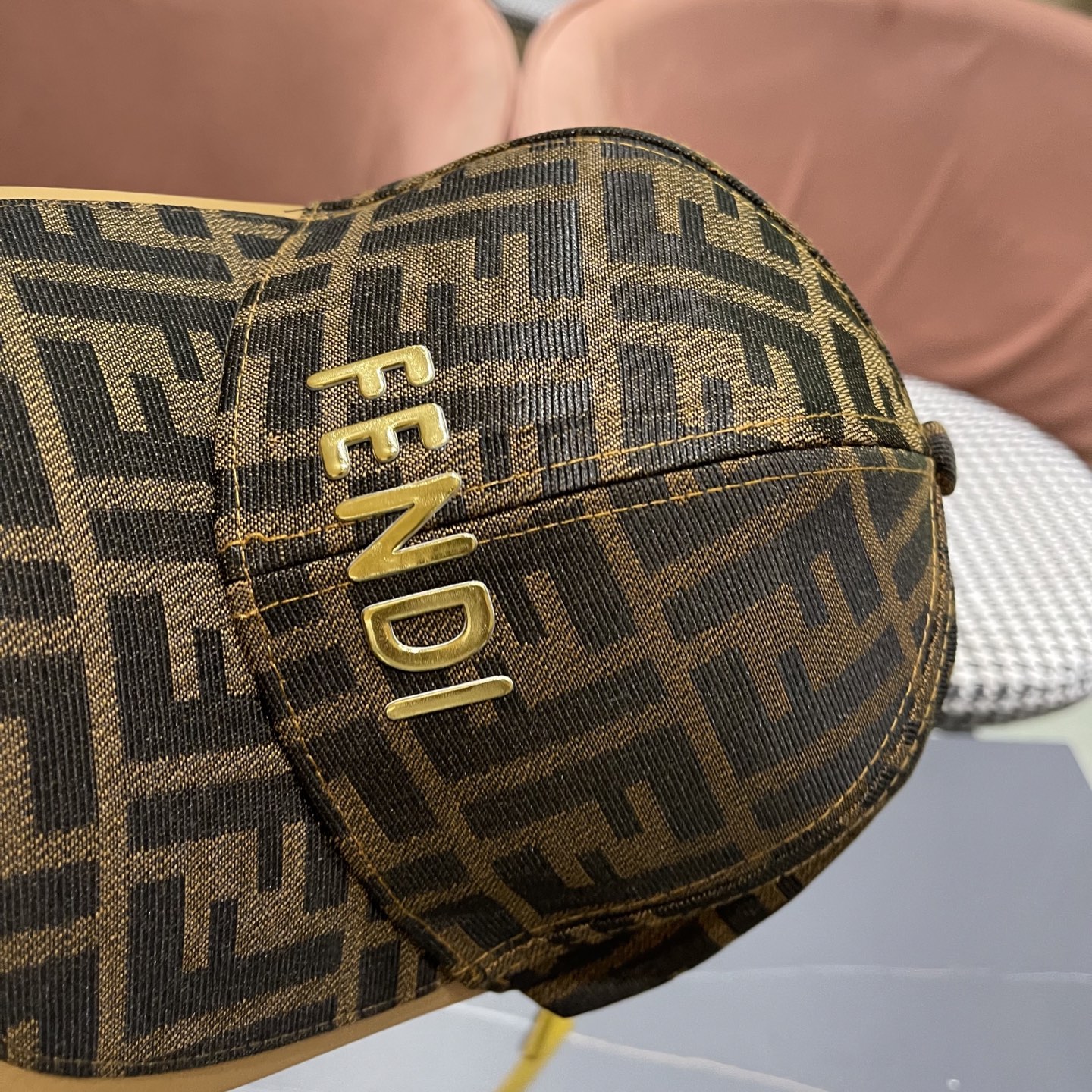  Fendi（芬迪）新款原单棒球帽， 双F提花，专柜常年热卖11开模订制轻盈透气！质量超赞，基础头围56