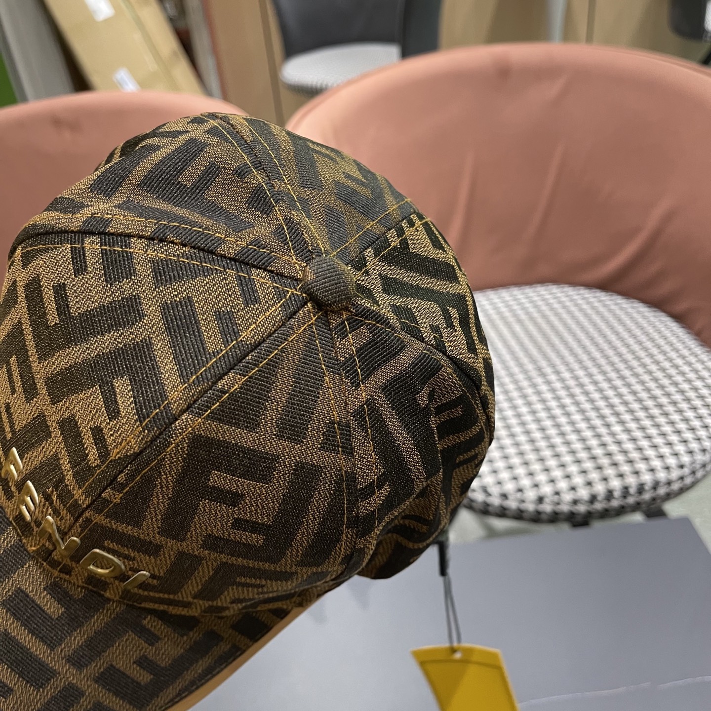  Fendi（芬迪）新款原单棒球帽， 双F提花，专柜常年热卖11开模订制轻盈透气！质量超赞，基础头围56