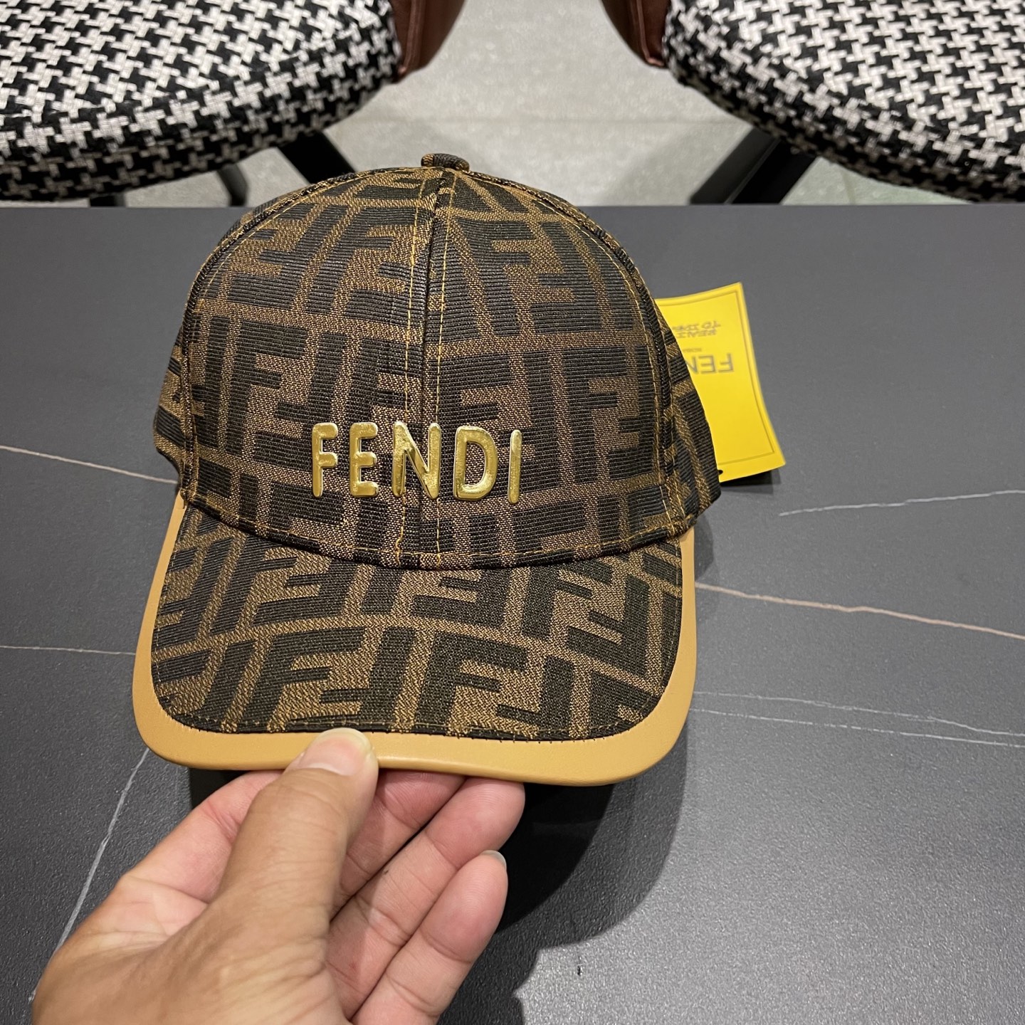  Fendi（芬迪）新款原单棒球帽， 双F提花，专柜常年热卖11开模订制轻盈透气！质量超赞，基础头围56