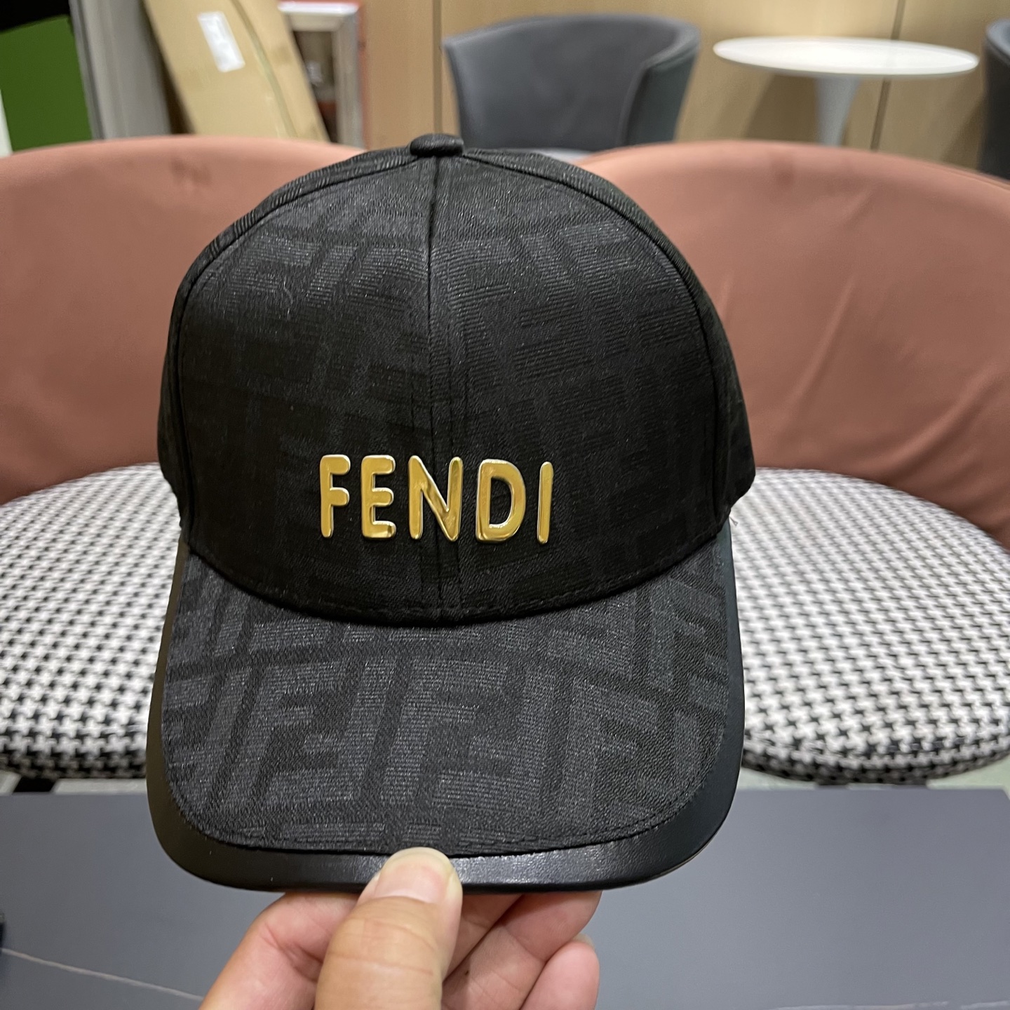  Fendi（芬迪）新款原单棒球帽， 双F提花，专柜常年热卖11开模订制轻盈透气！质量超赞，基础头围56