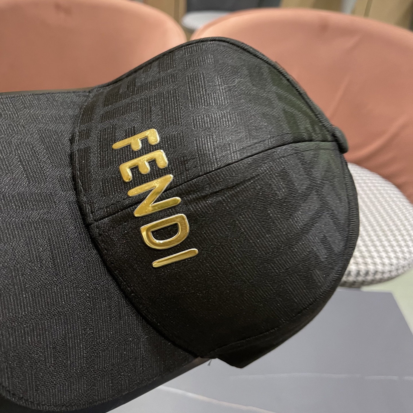  Fendi（芬迪）新款原单棒球帽， 双F提花，专柜常年热卖11开模订制轻盈透气！质量超赞，基础头围56